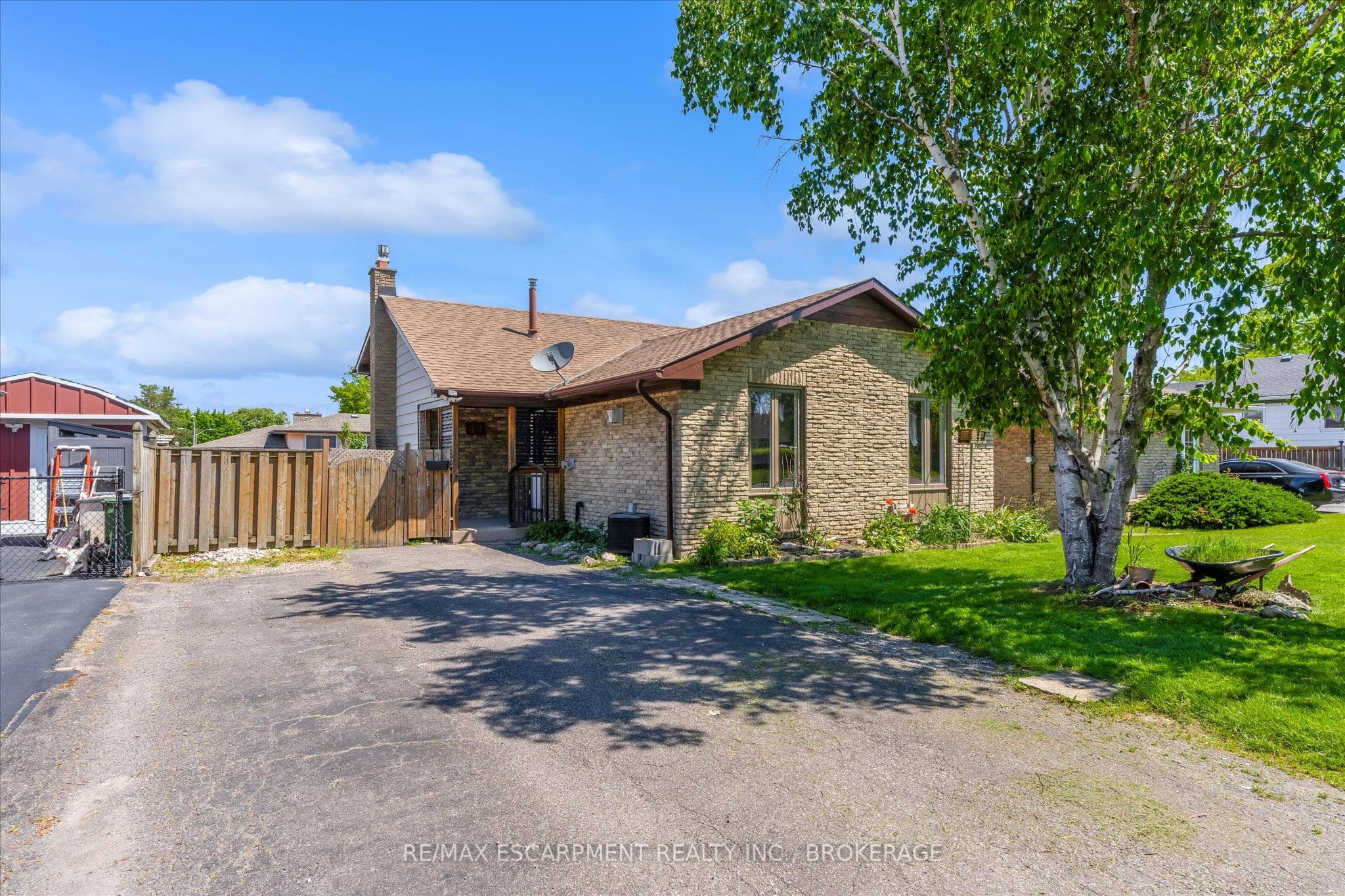 49 Grove Avenue photo 1