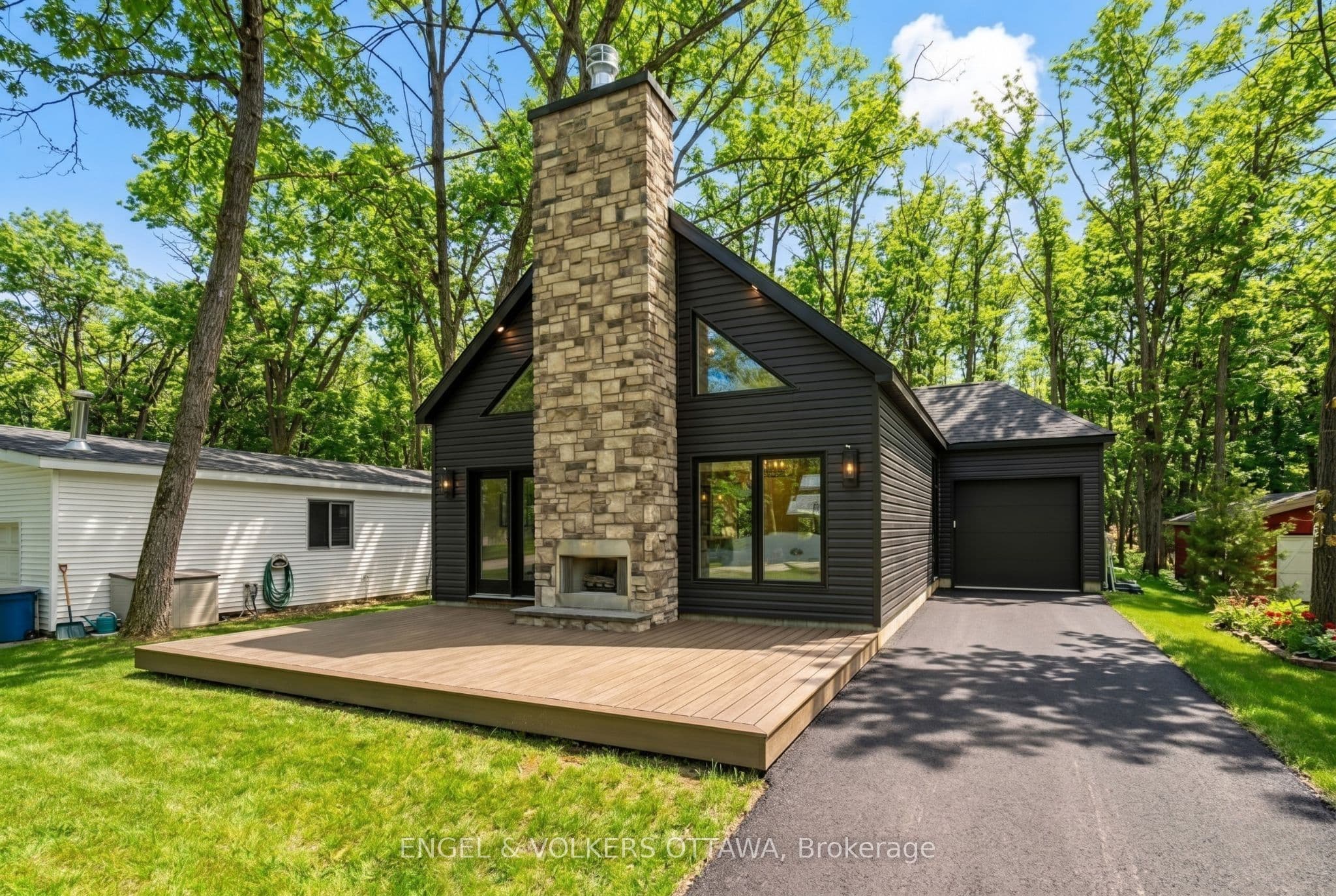 557 Bayview Drive photo 1