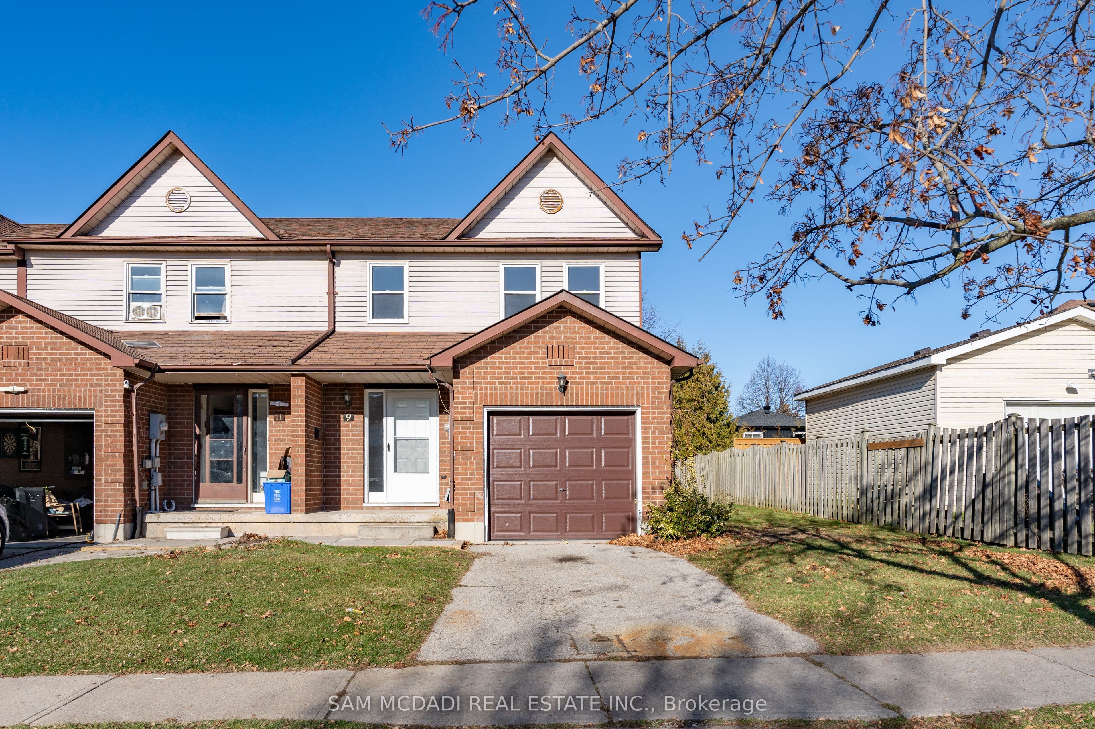 14 Birchfield Drive photo 1
