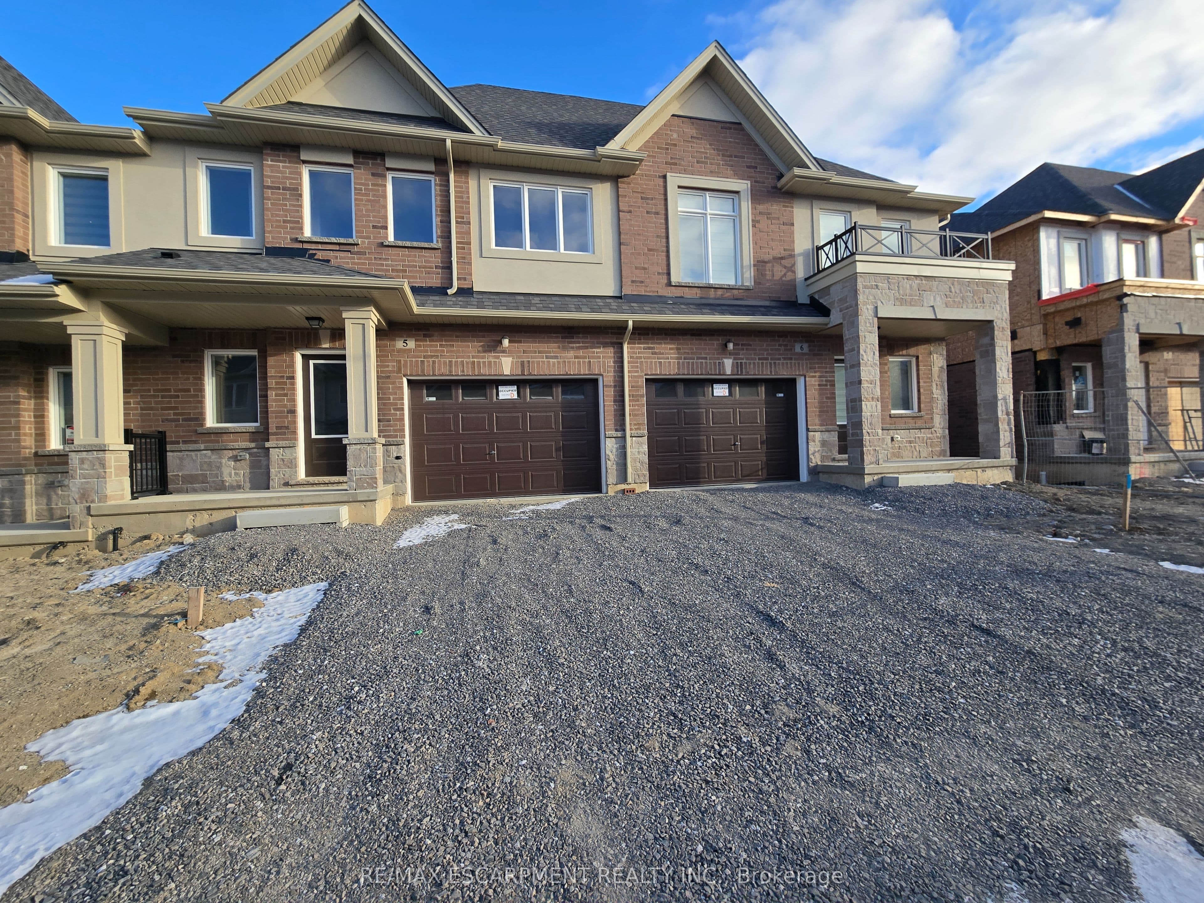 Unit 5 205 Thames Way photo 1