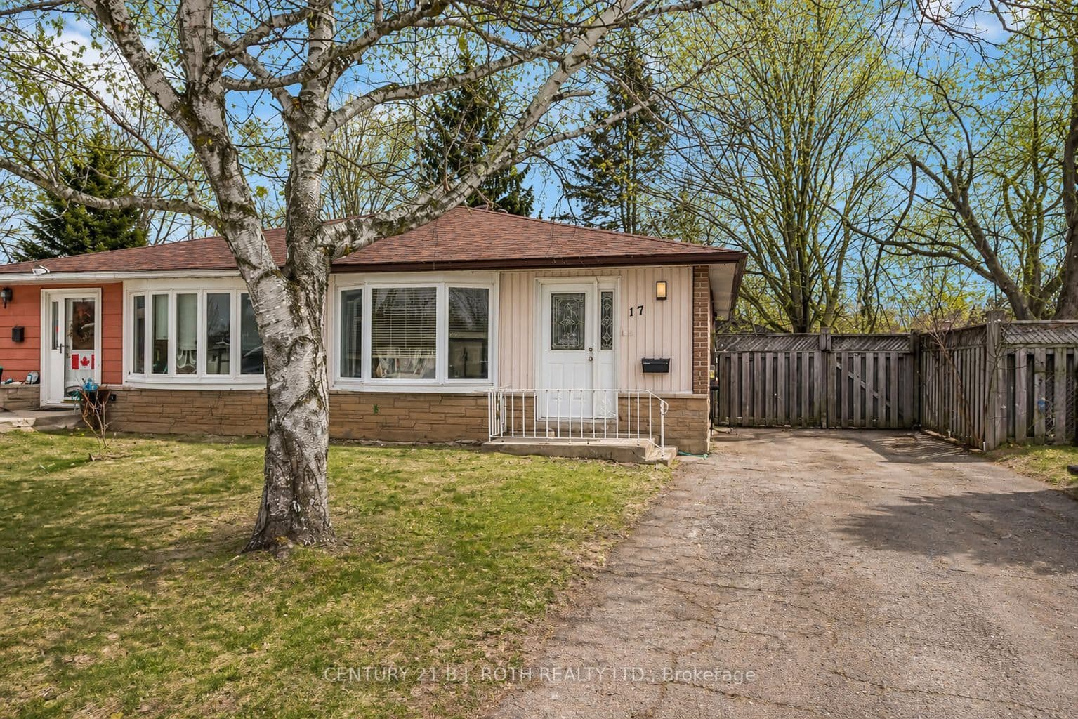 17 Burbank Place photo 1