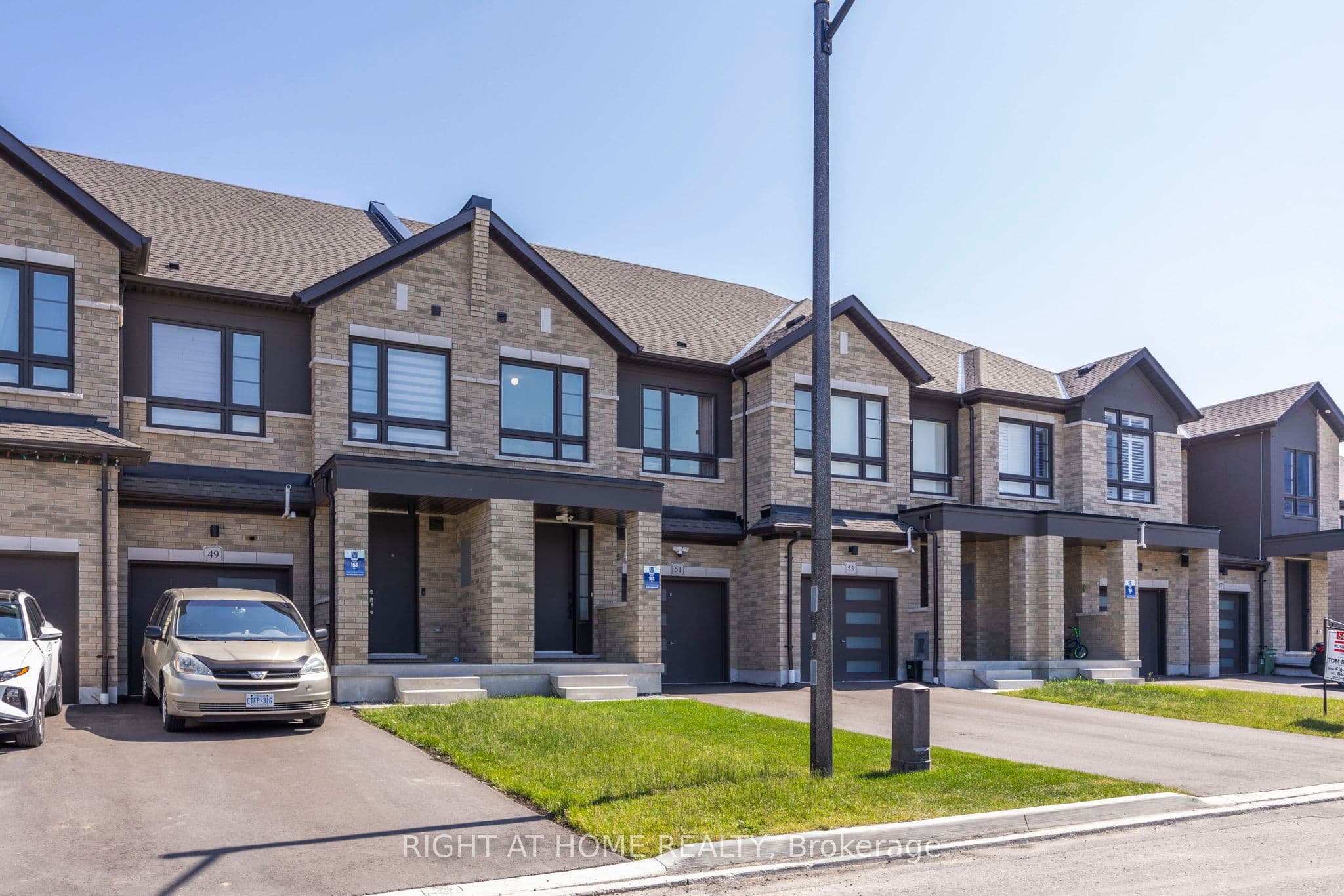 51 Peter Hogg Court photo 1