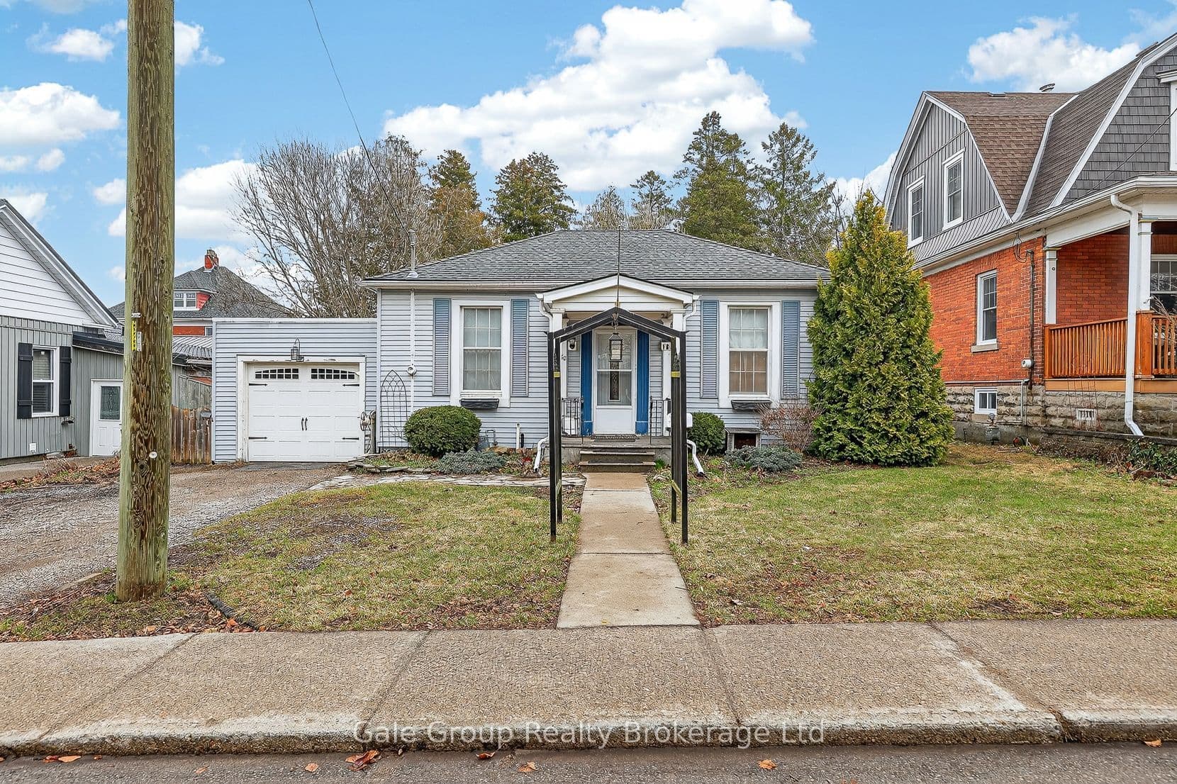 160 Riddell Street photo 1