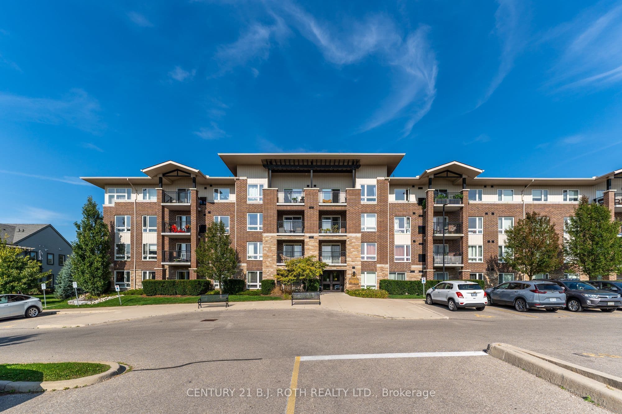 Unit 403 67 Kingsbury Square photo 1