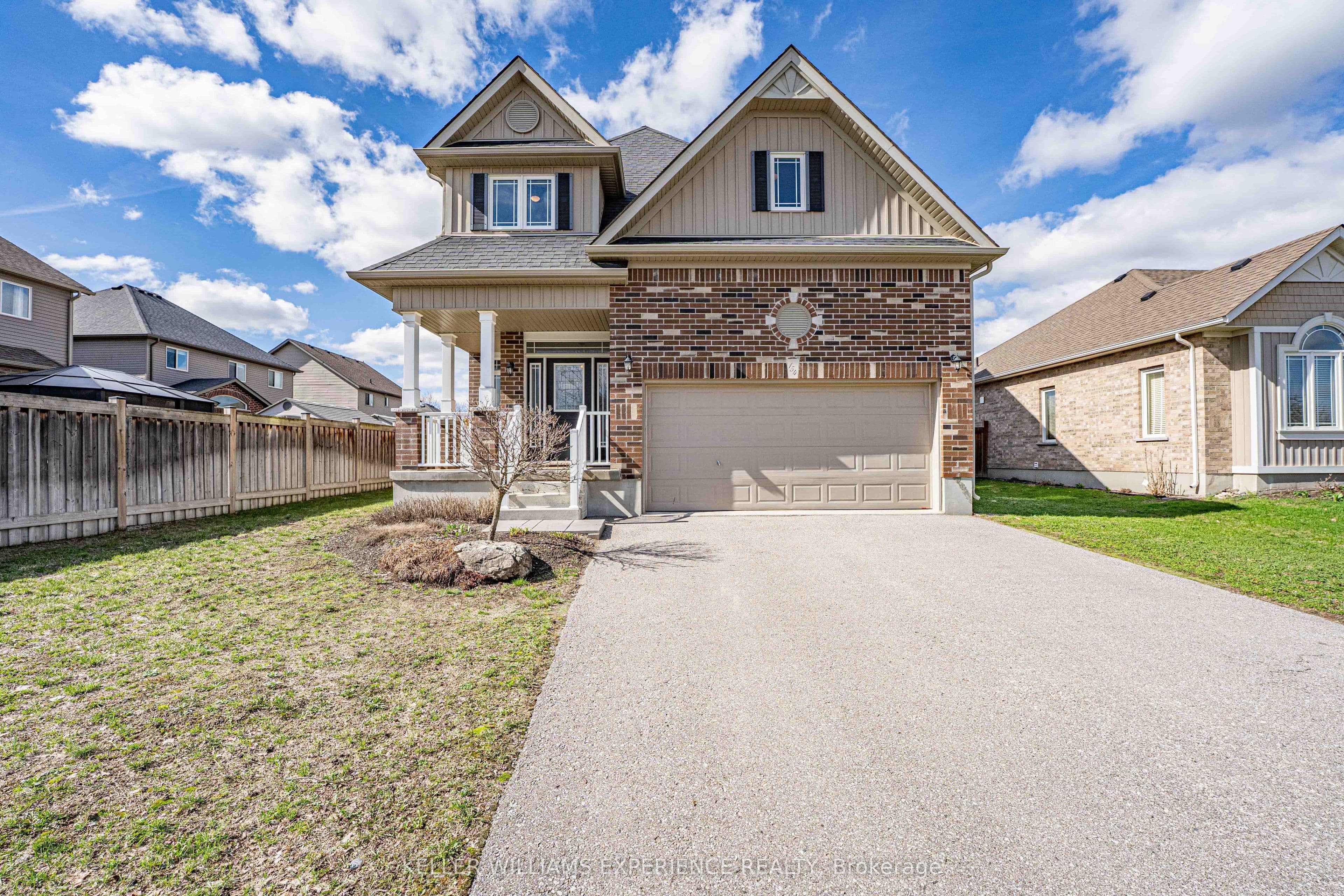 154 Arnold Crescent photo 1