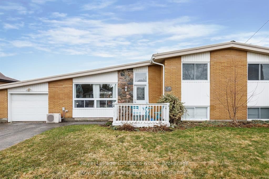 594 Oak Street photo 1