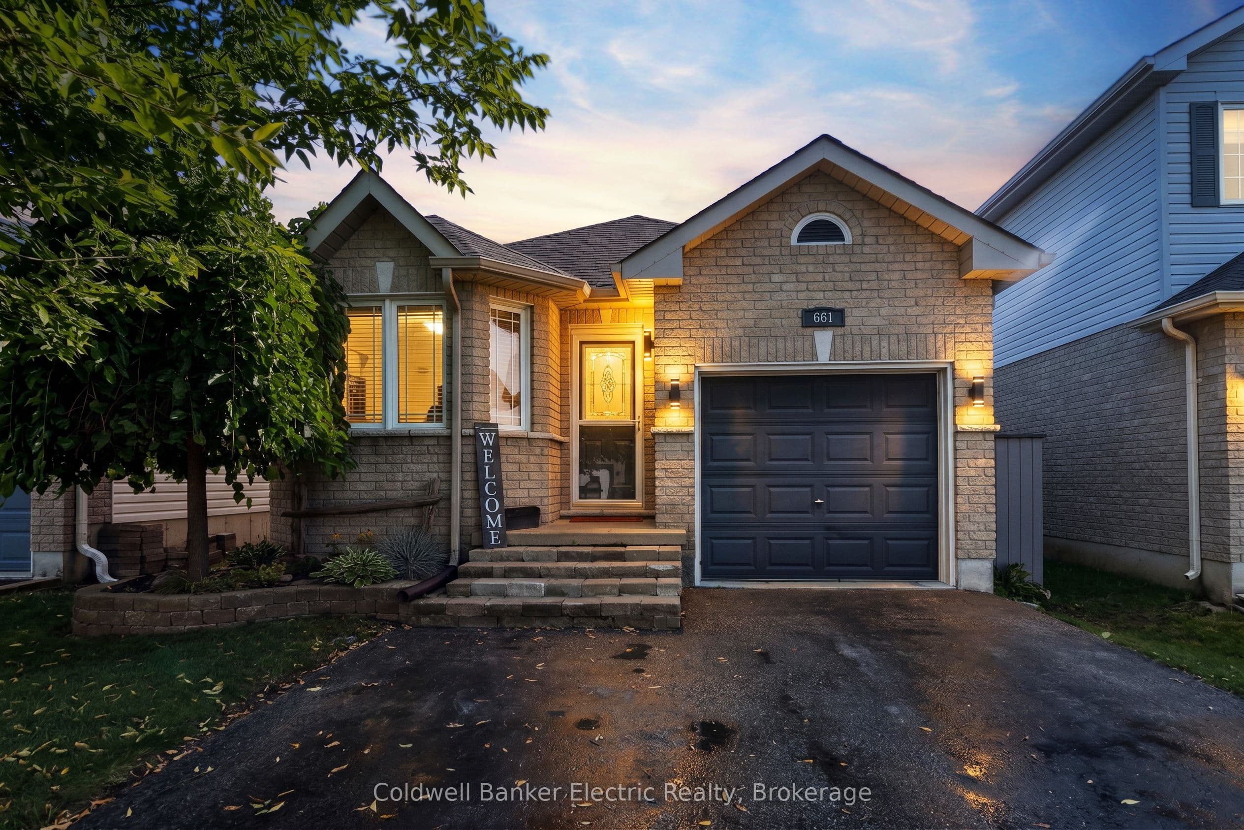 661 CLANCY Crescent photo 1