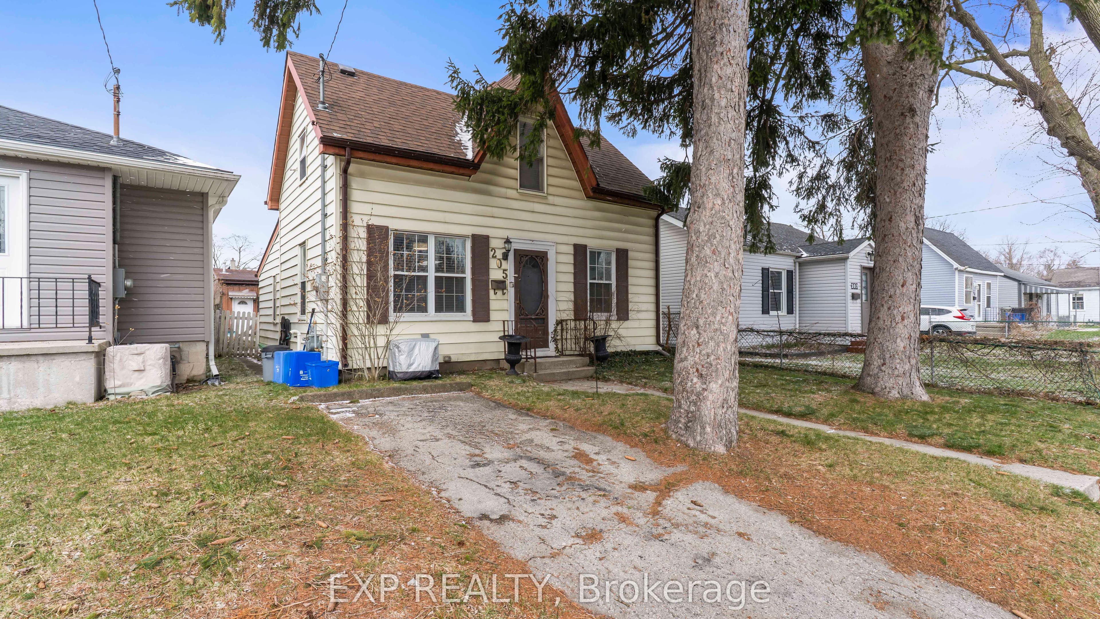 205 East Street photo 1