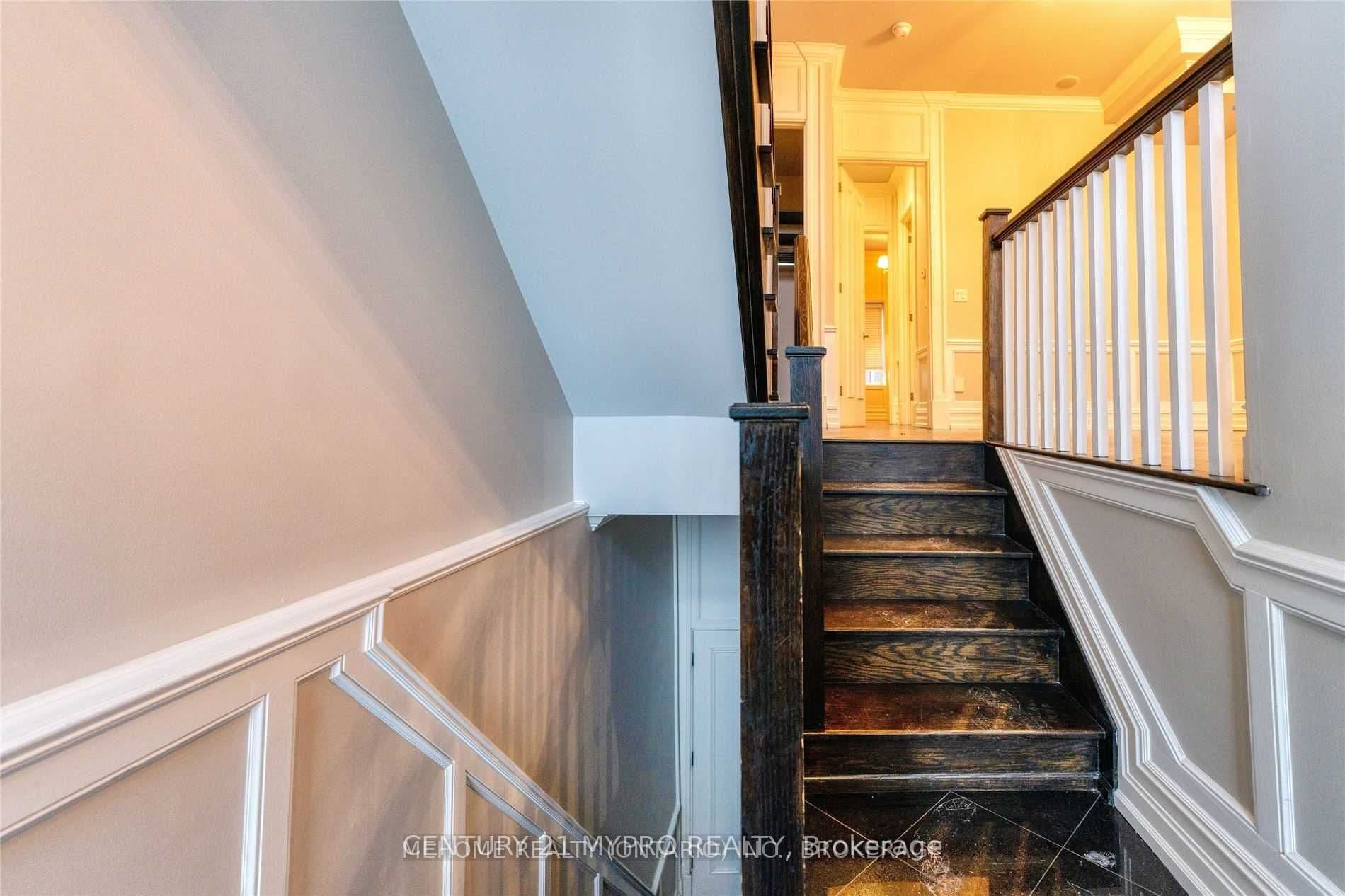 280 Spadina Road photo 1