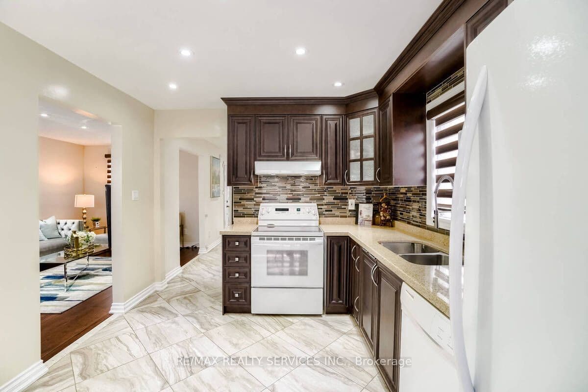 17 Metzak Drive photo 1