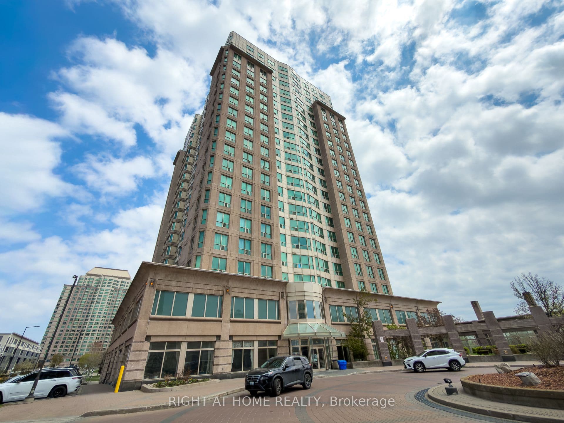Unit 1008 8 Lee Centre Drive photo 1