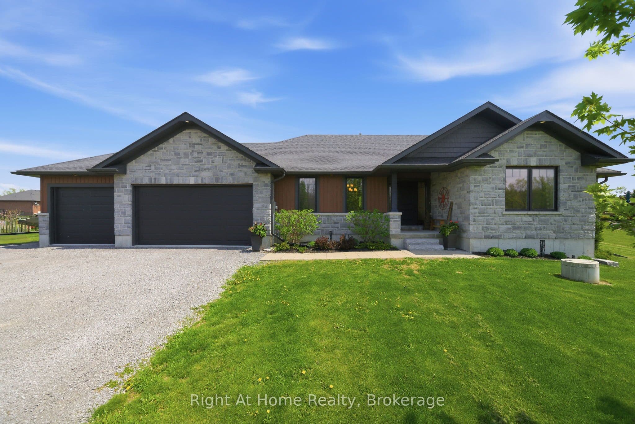 144 Hiddenvalley Drive photo 1