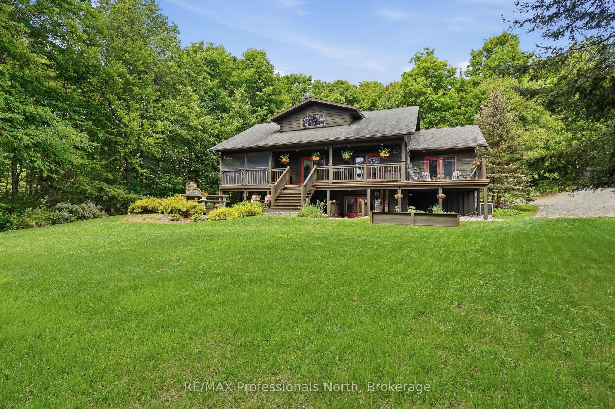 200 Riverside Drive photo 1