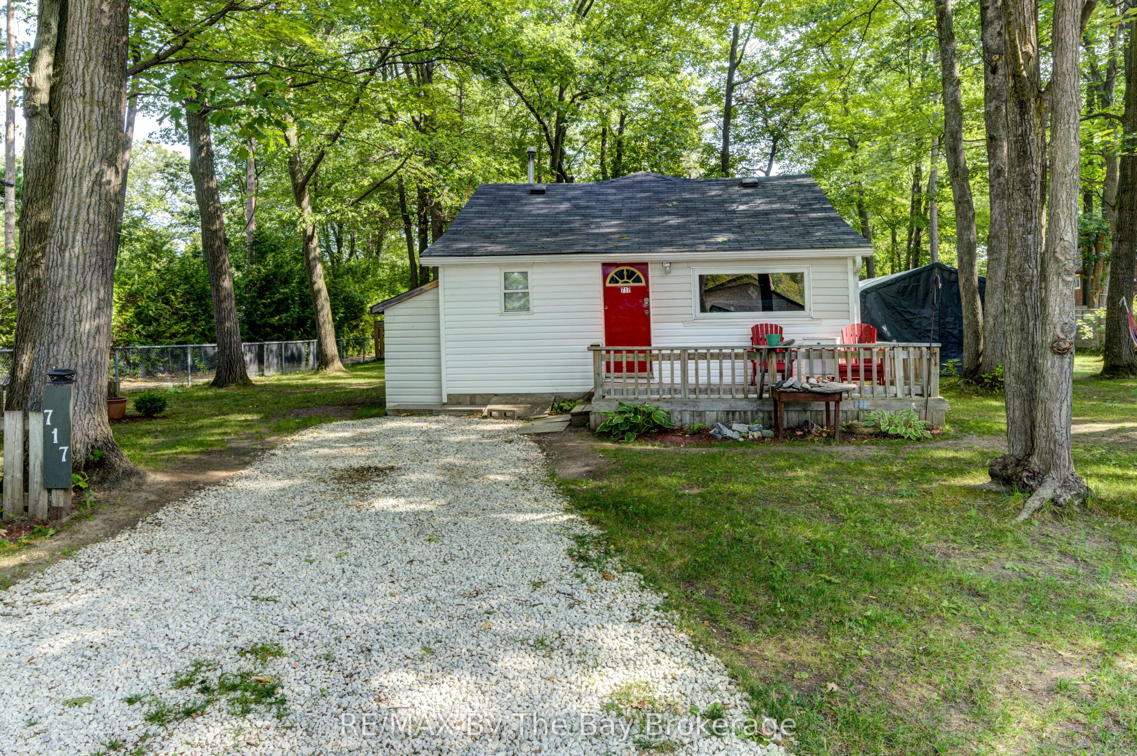 717 Oxbow Park Drive photo 1