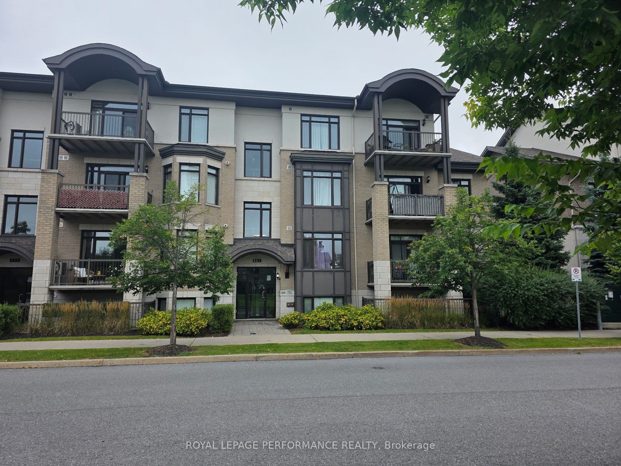 Unit 101 655 Beauparc Private photo 1
