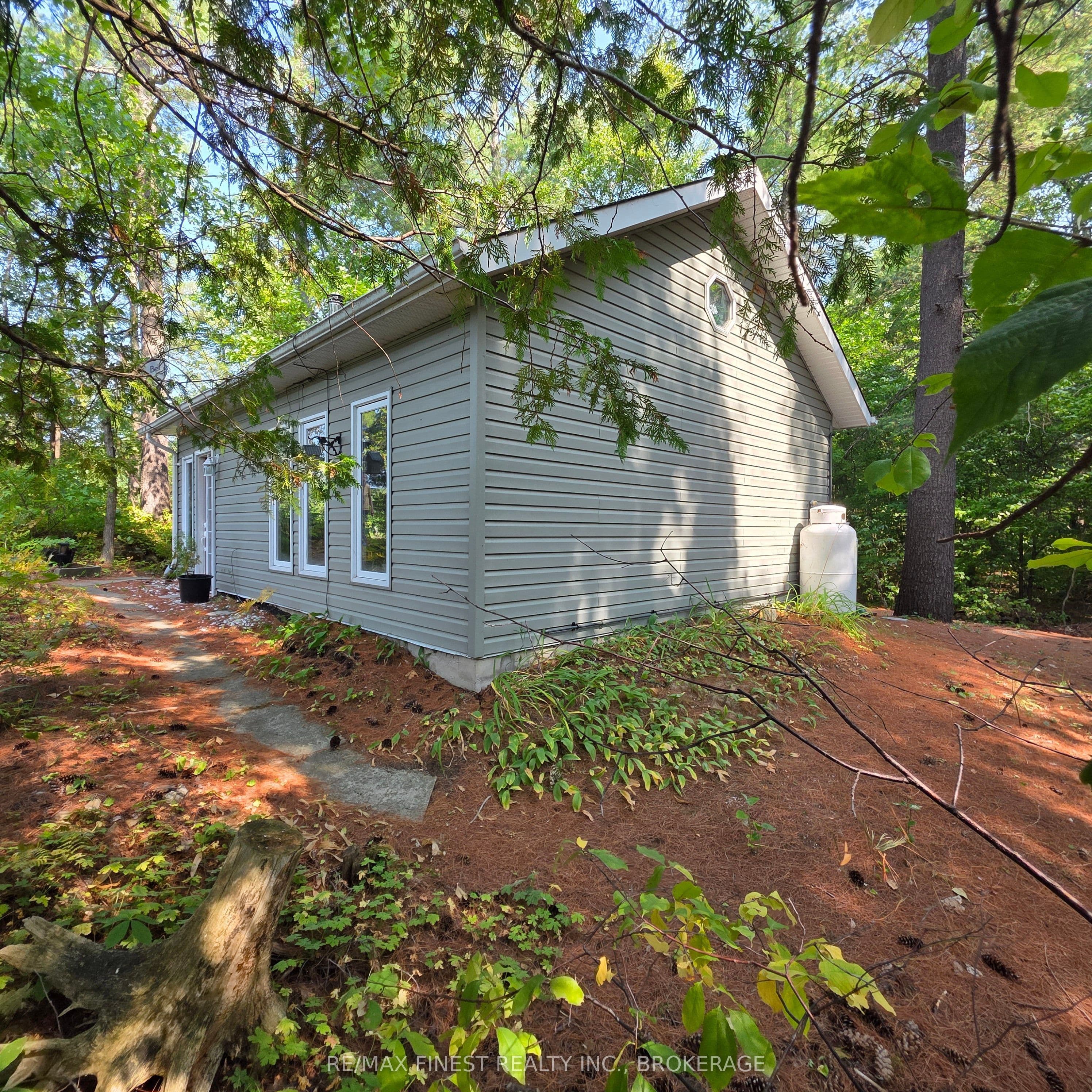 1036A Twin Lake Lane photo 1