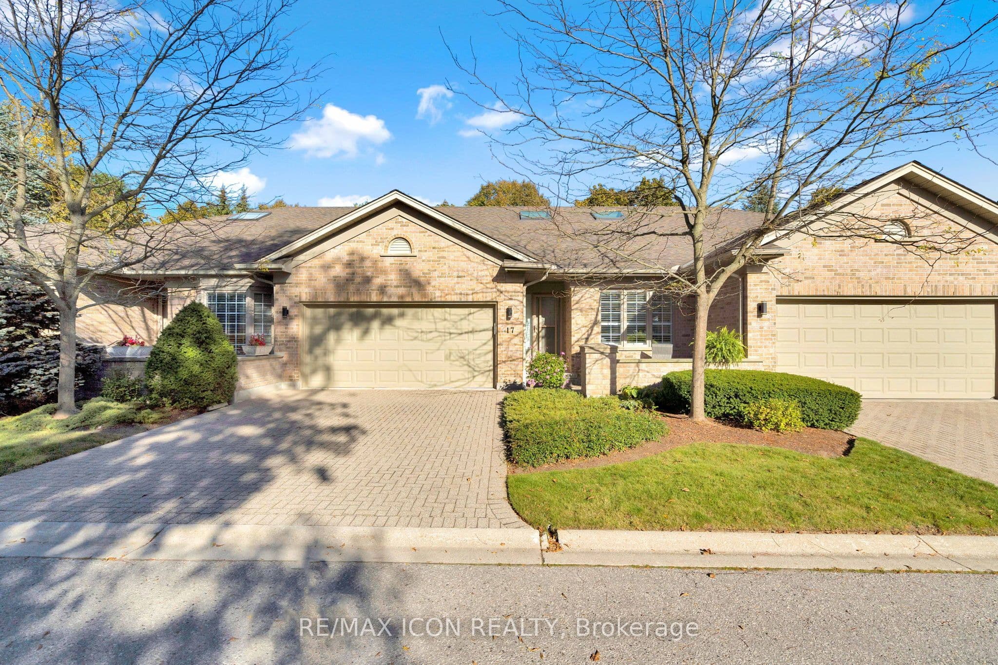 Unit 17 1151 Riverside Drive photo 1