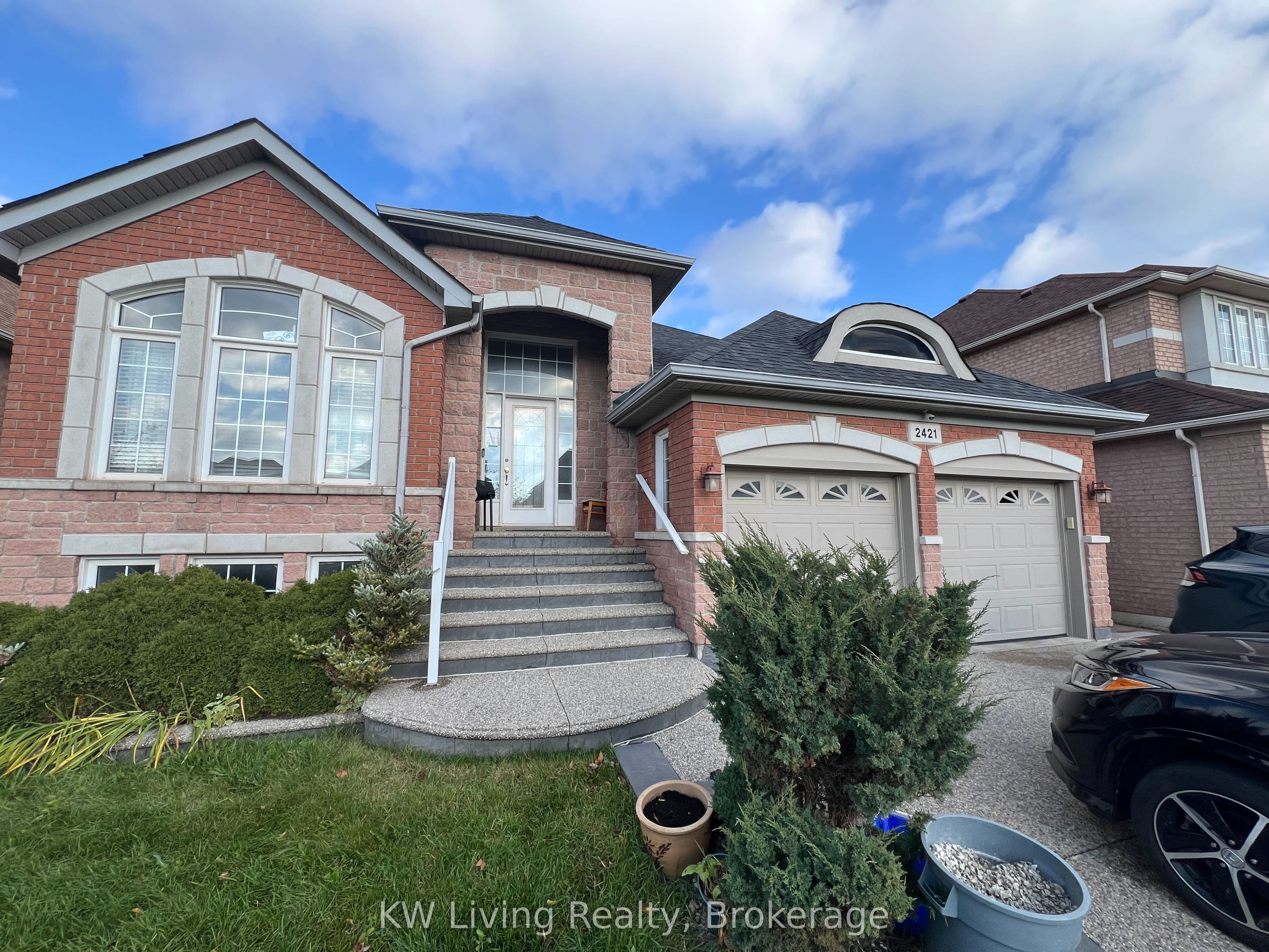 2421 Eighth Line photo 1