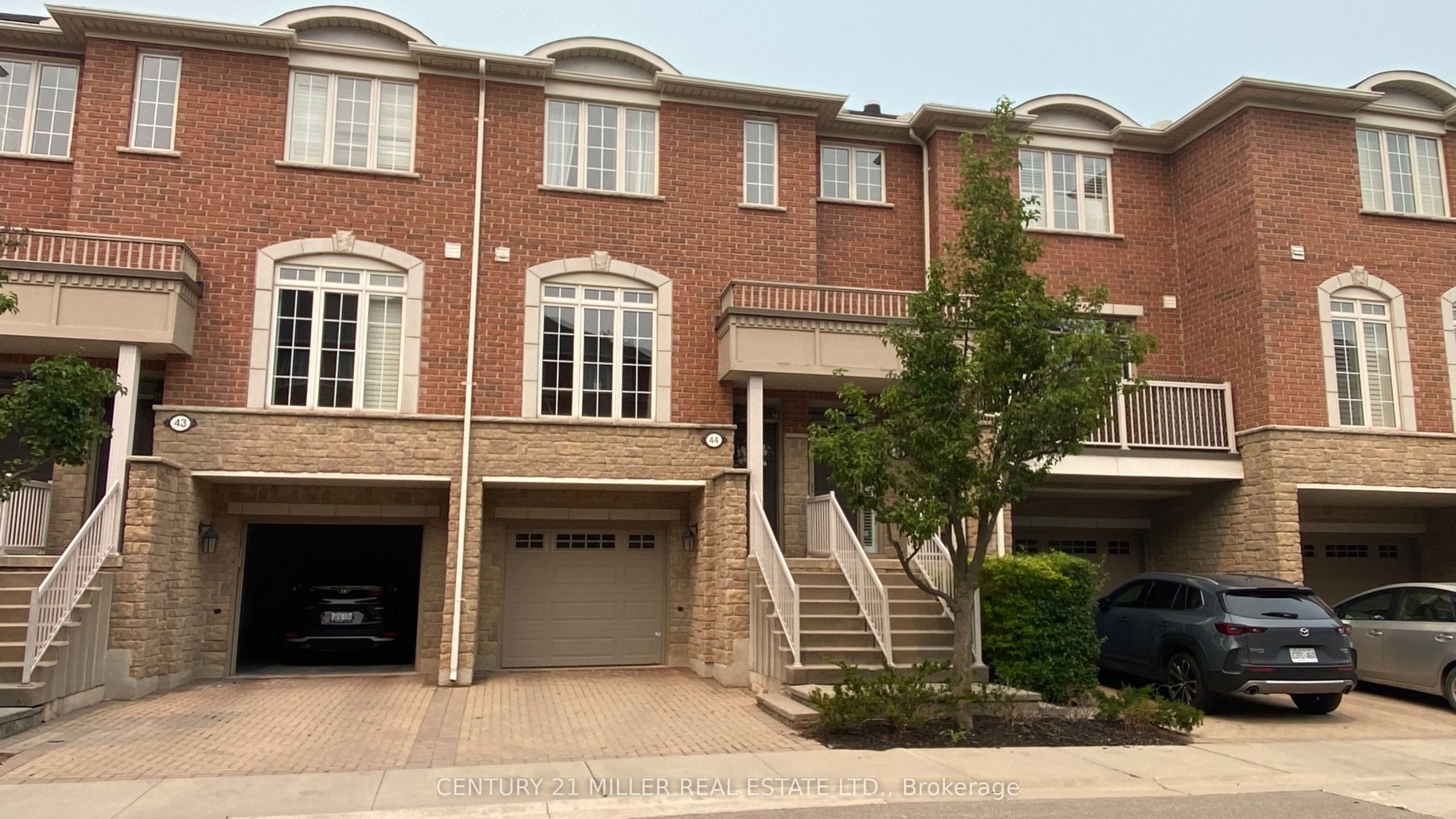 Unit 44 1169 Dorval Drive photo 1