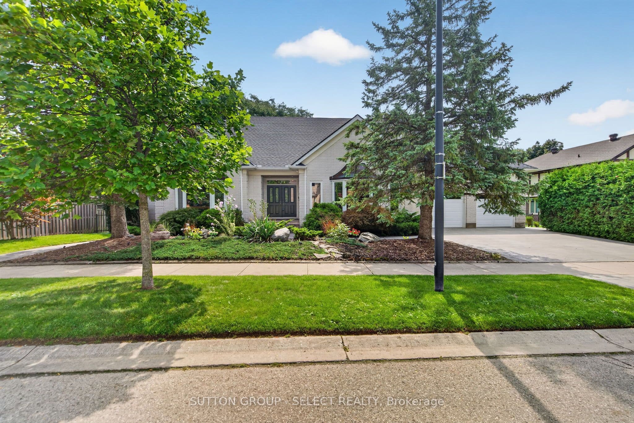 173 WHITEACRES Drive photo 1