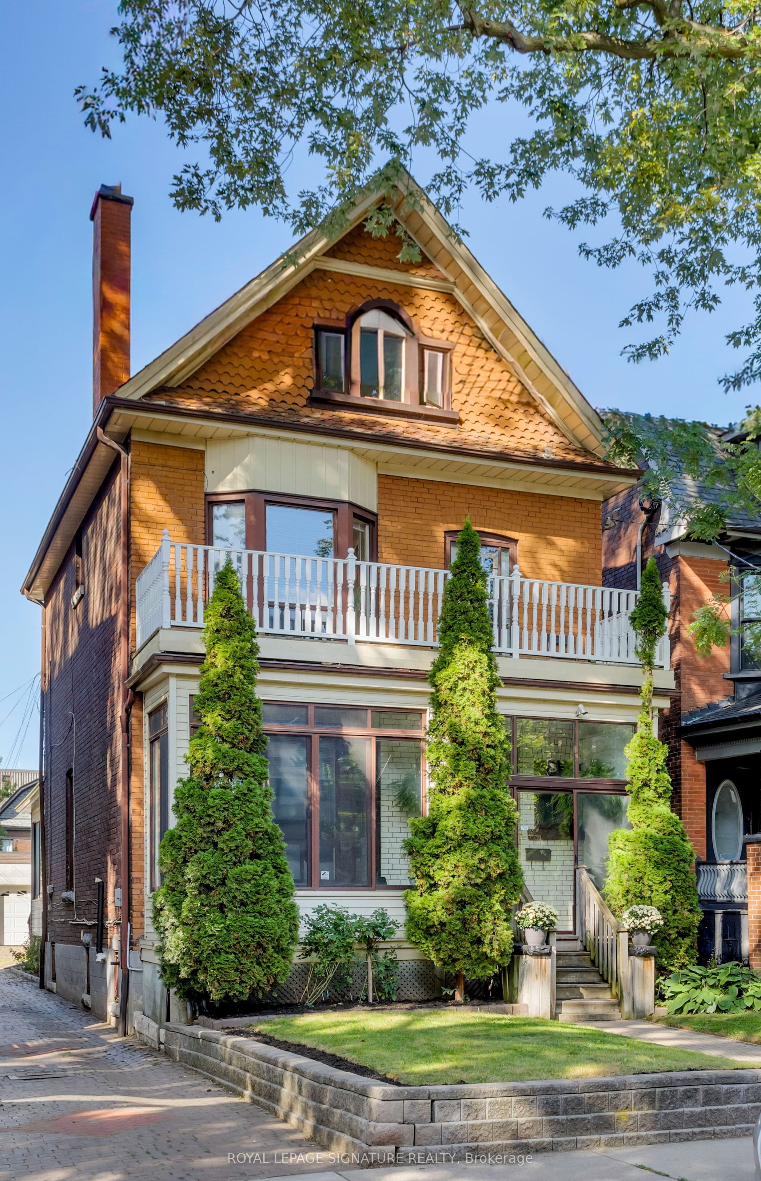 36 Cowan Avenue photo 1
