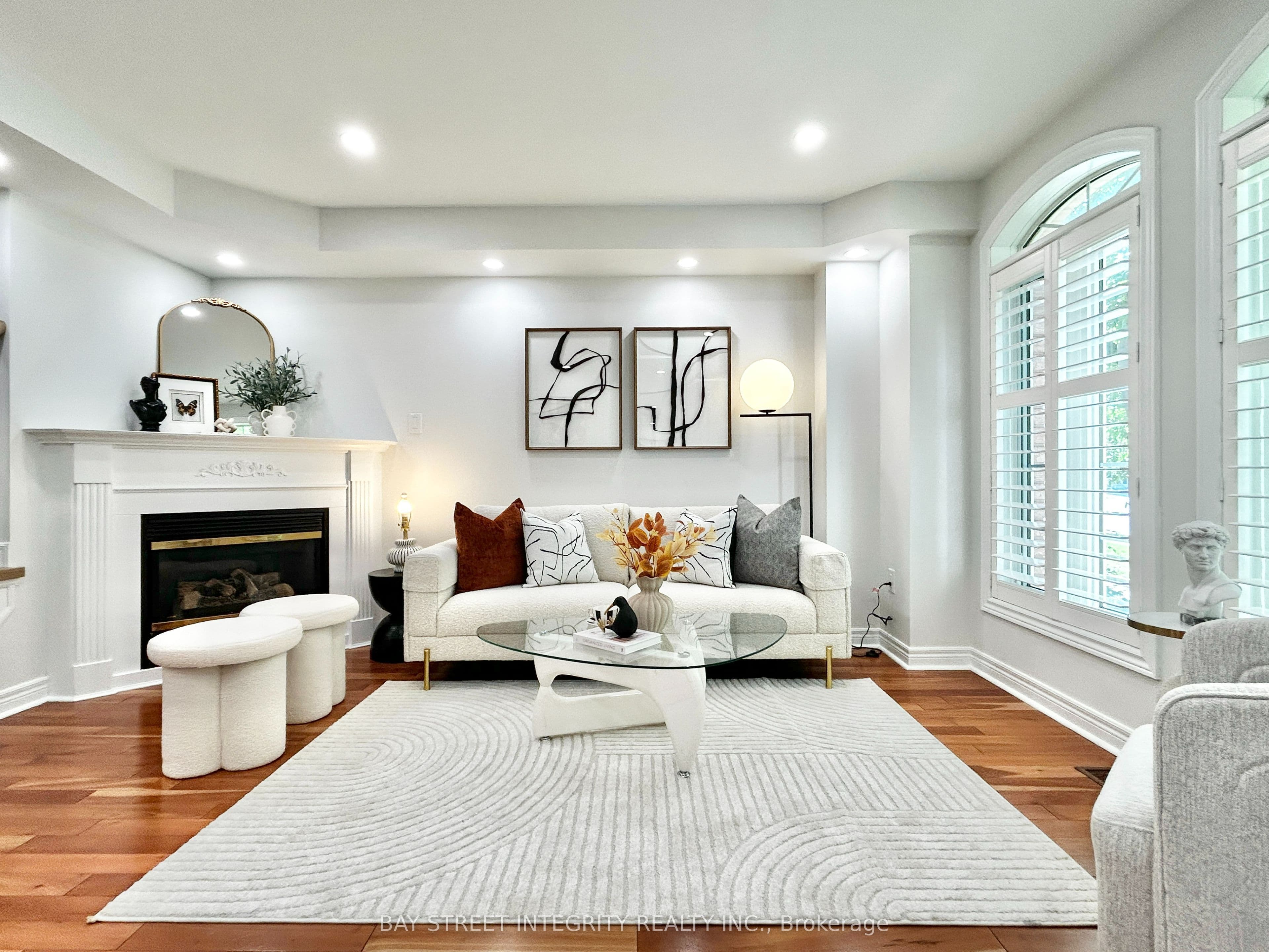 208 Georgian Drive photo 1