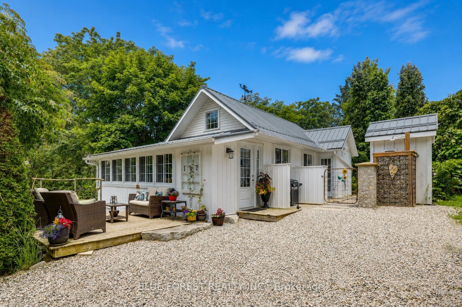 192 MITCHELL Street photo 1
