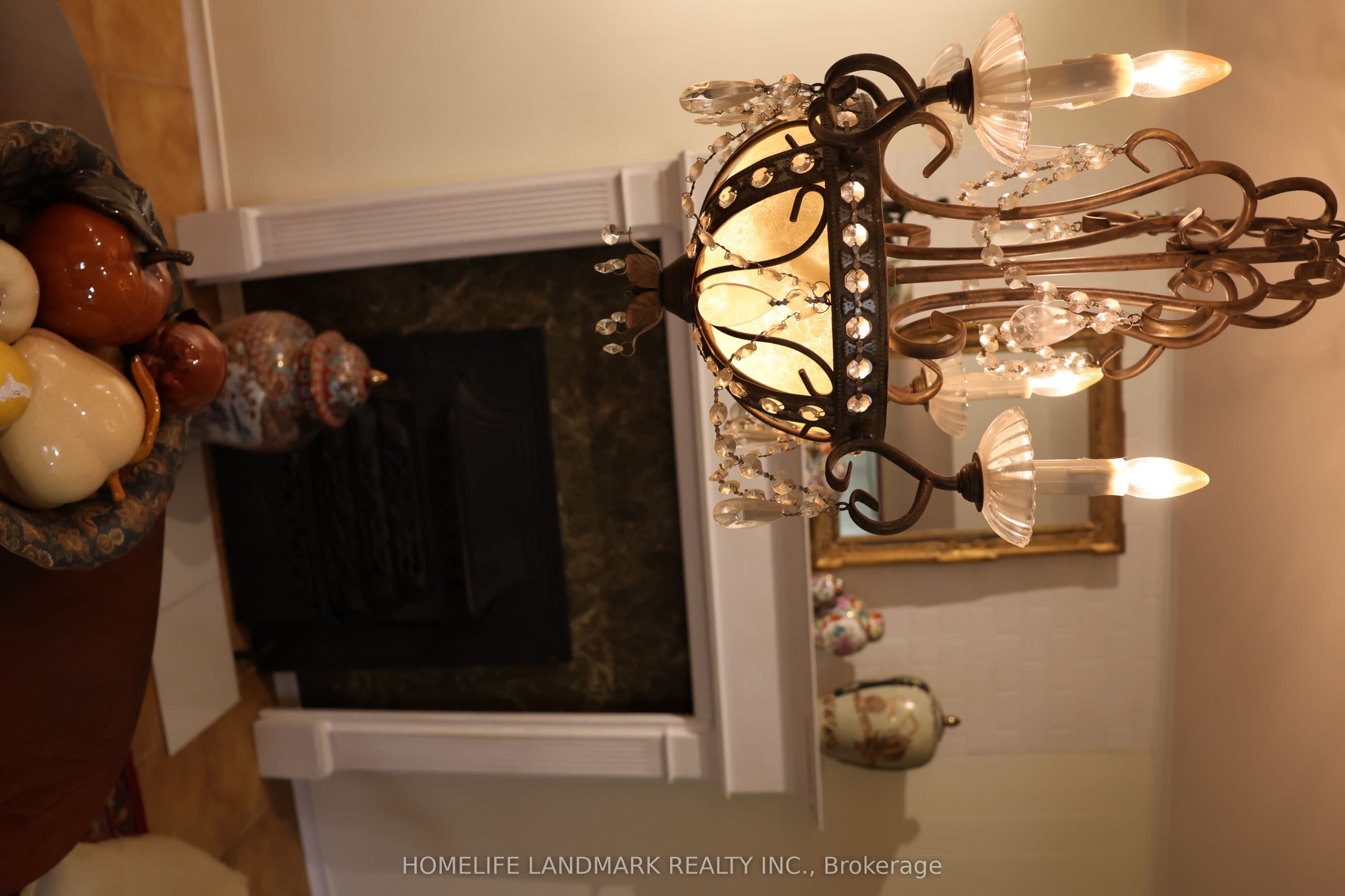 114 Steel Street photo 1