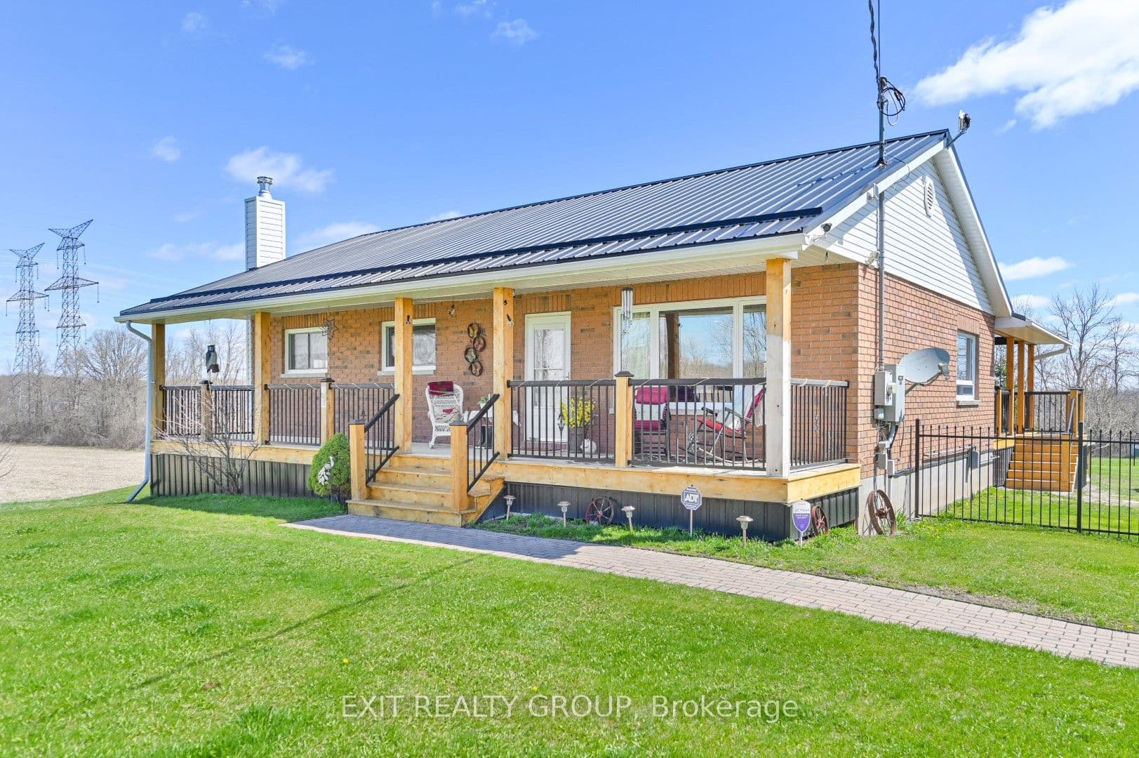 1690 Wallbridge Loyalist Road photo 1