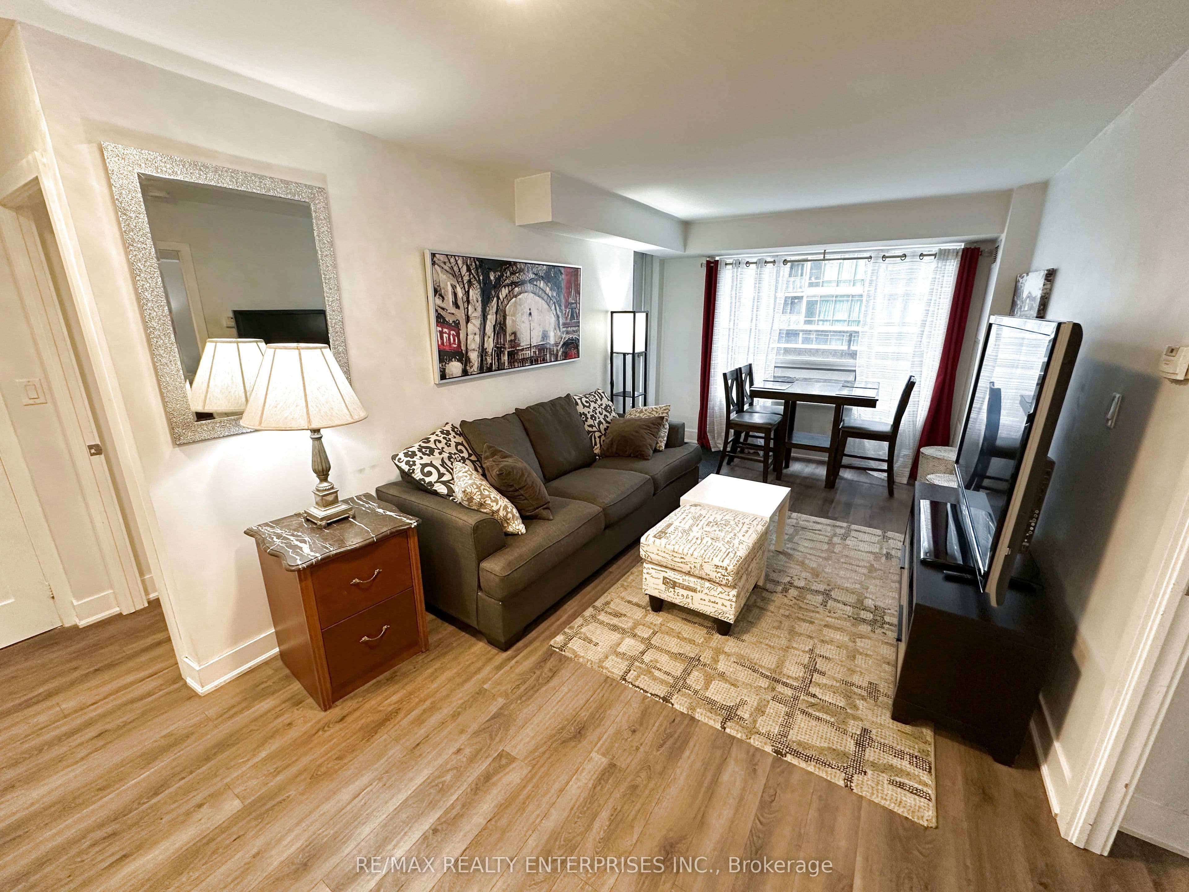 Unit 517 20 Blue Jays Way photo 1