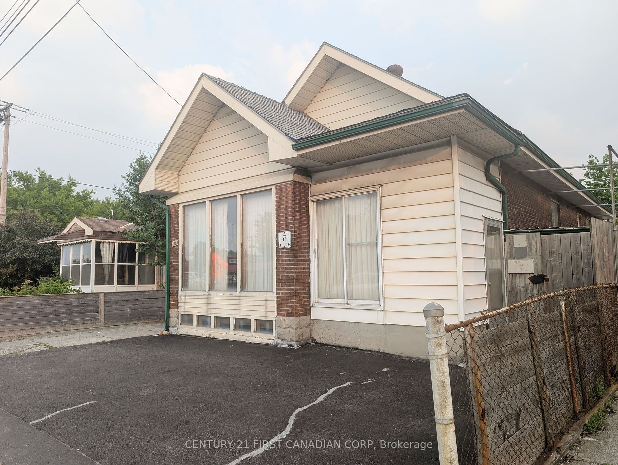 1169 Oxford Street photo 1
