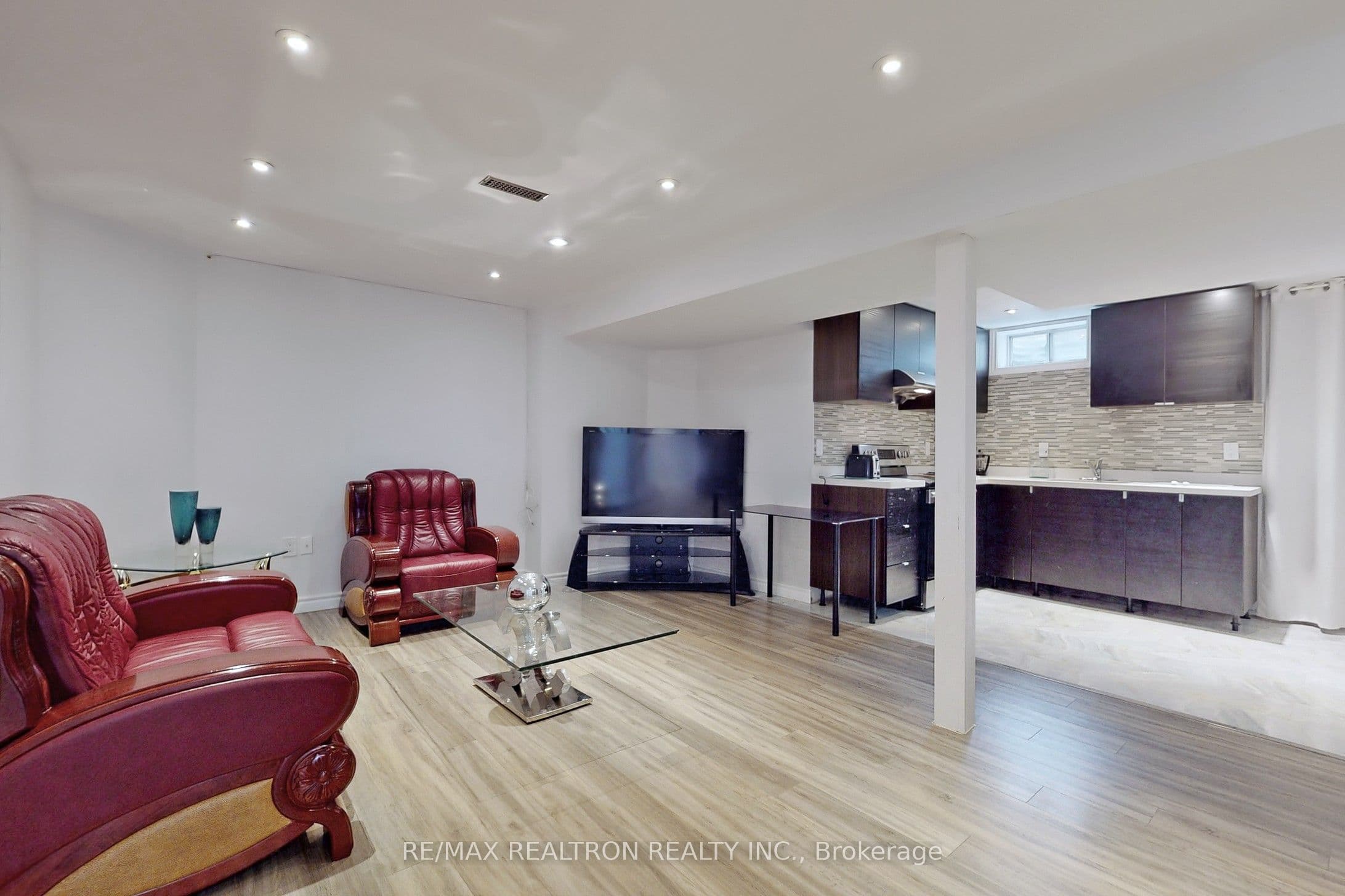 Unit Bsmt 32 Subrisco Avenue photo 1