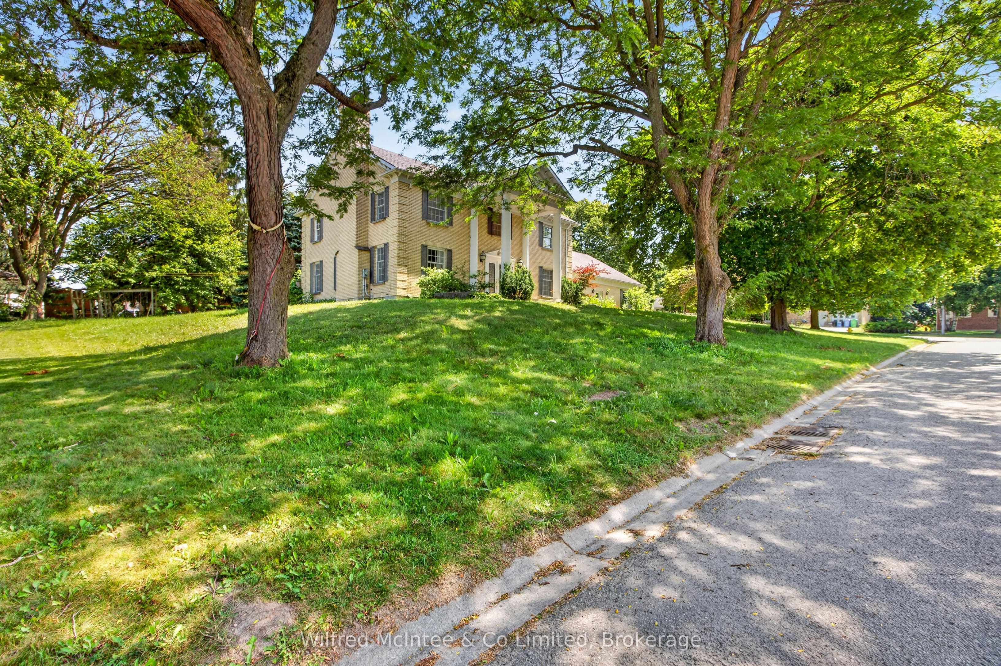 1 Remington Drive photo 1