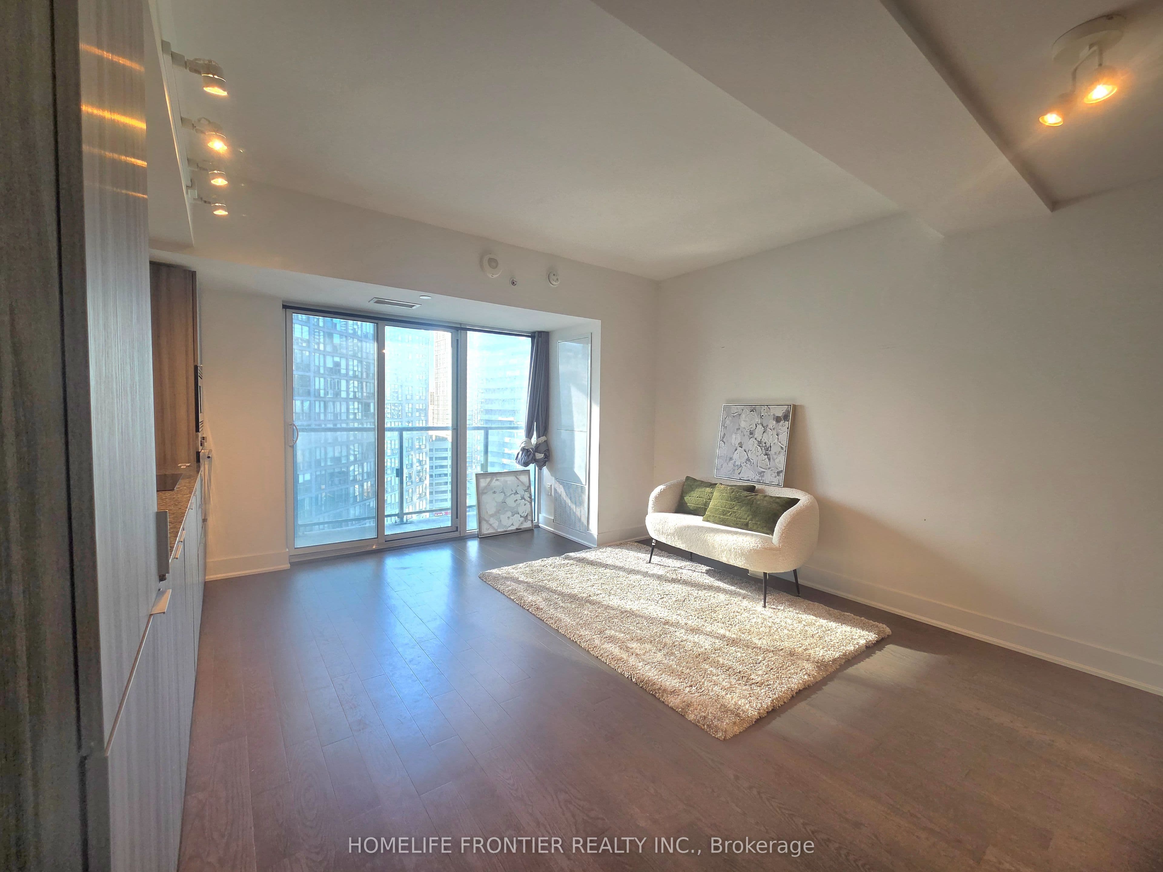 Unit 1701 955 Bay Street photo 1