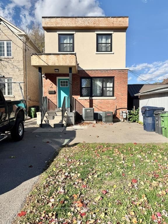 Unit lower 2 Coates Avenue photo 1