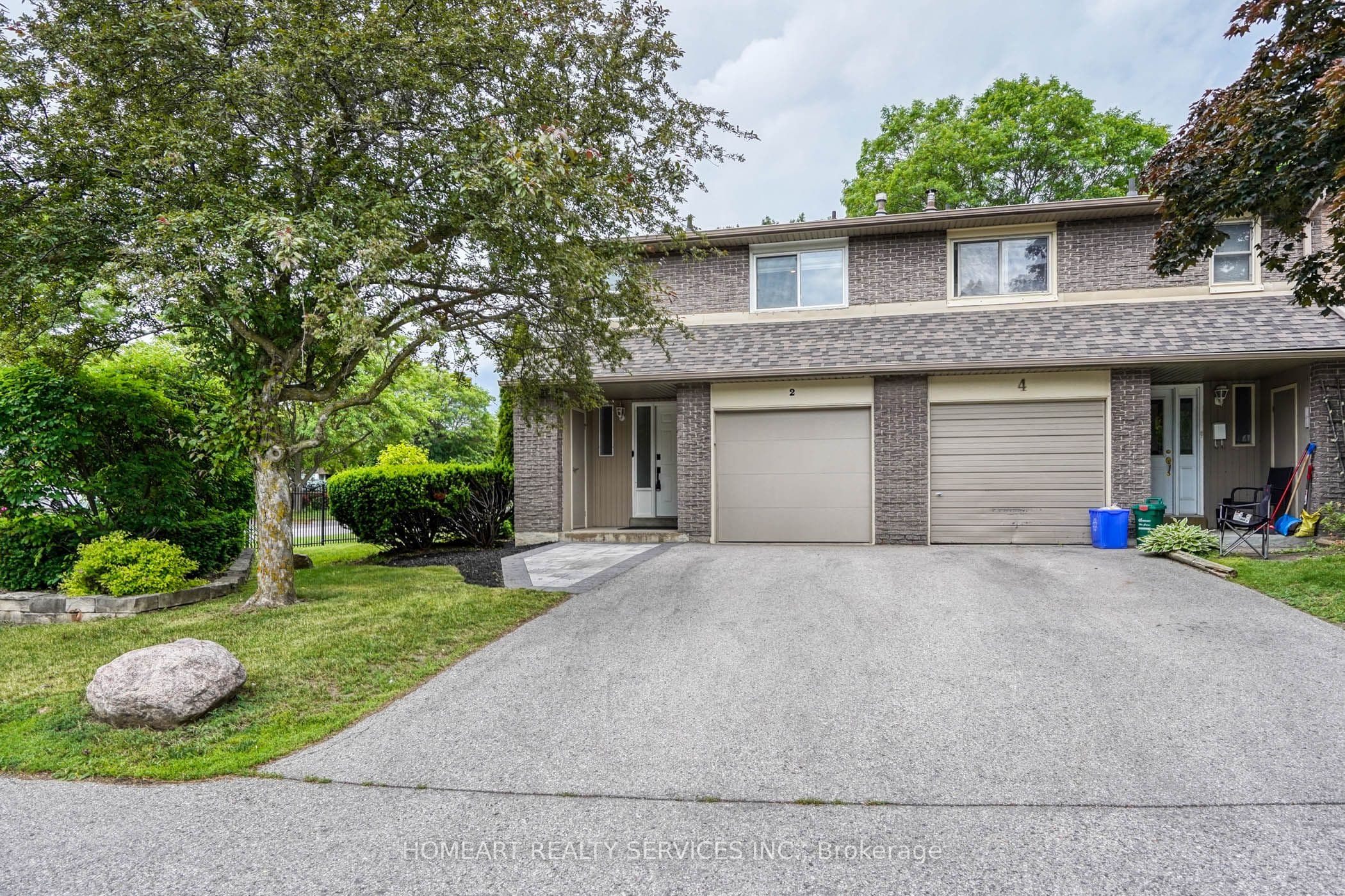 2 Camelot Way photo 1