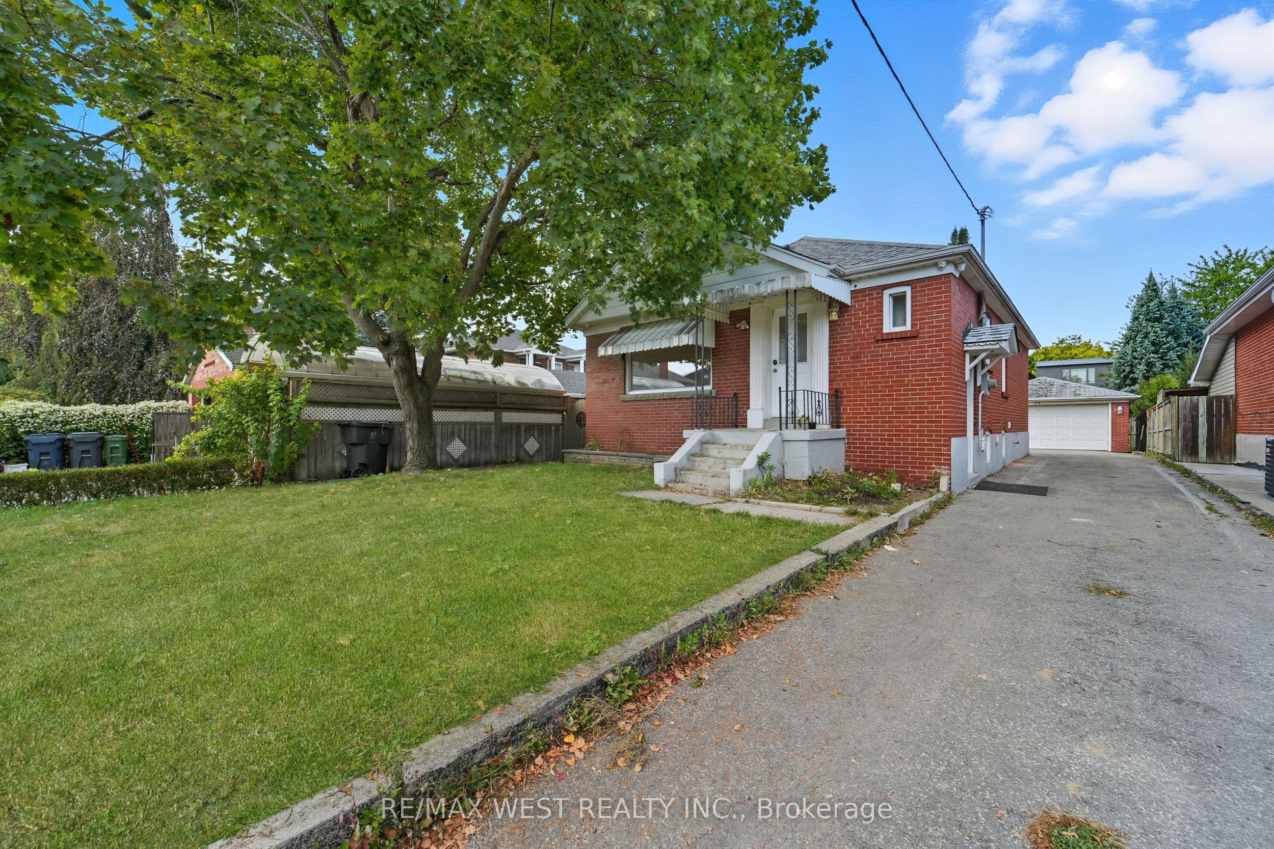 38 Feltham Avenue photo 1