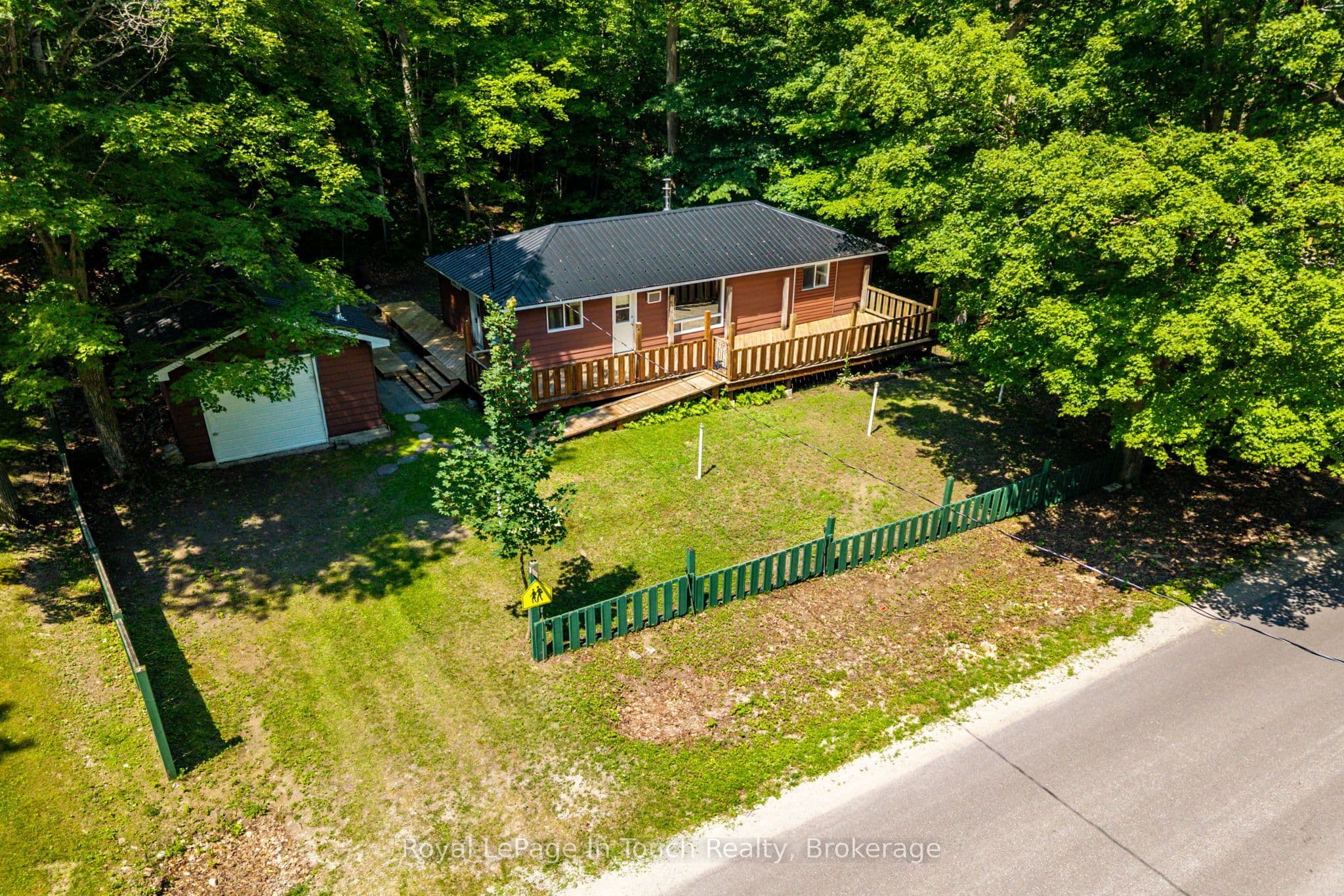 1558 Champlain Road photo 1