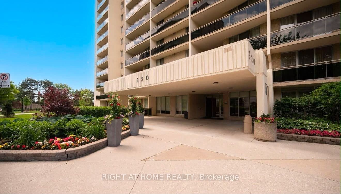 Unit 1102 820 Burnhamthorpe Road photo 1