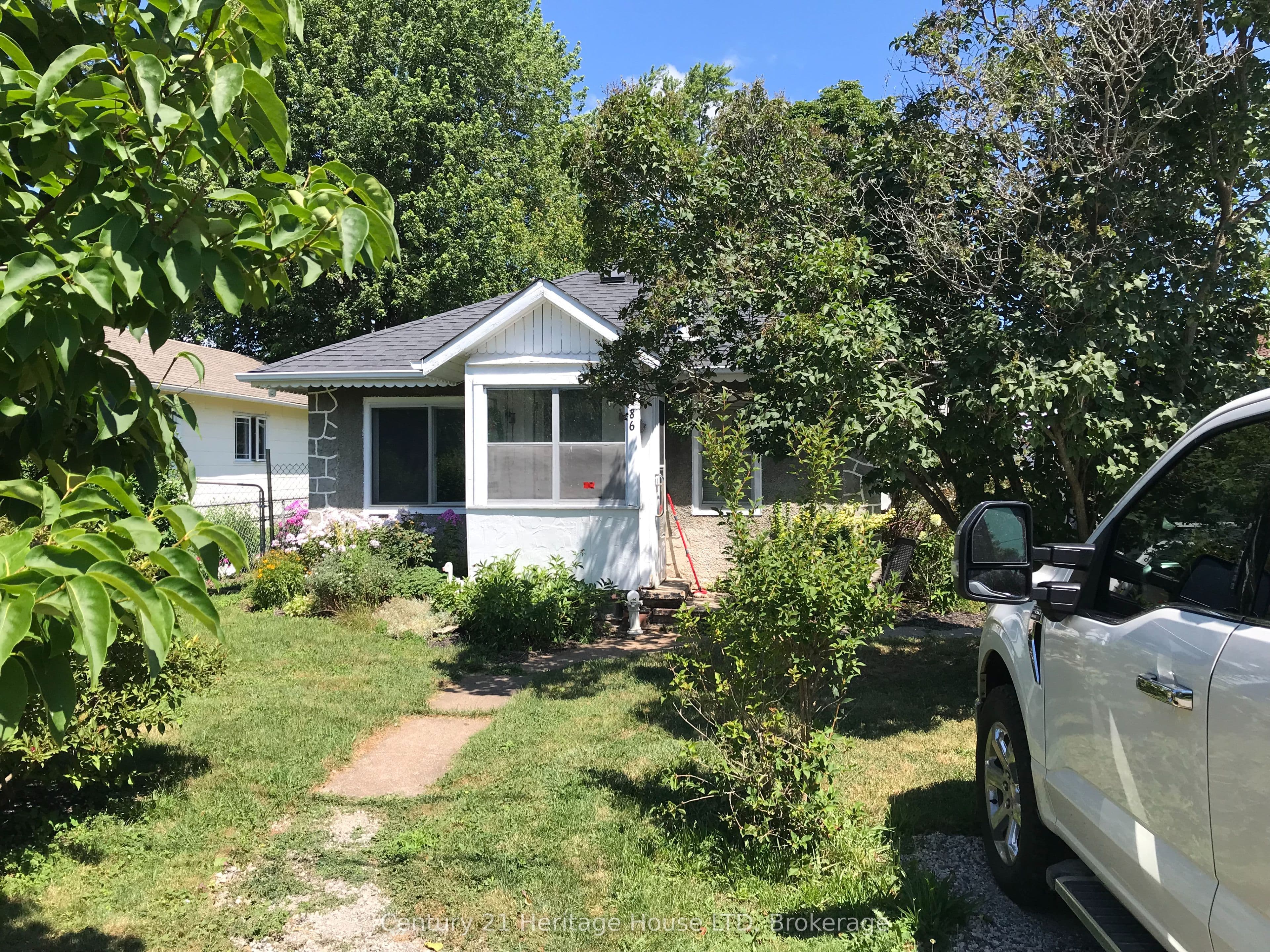 3786 Mathewson Avenue photo 1