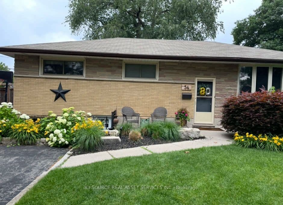 54 Rockwyn Crescent photo 1