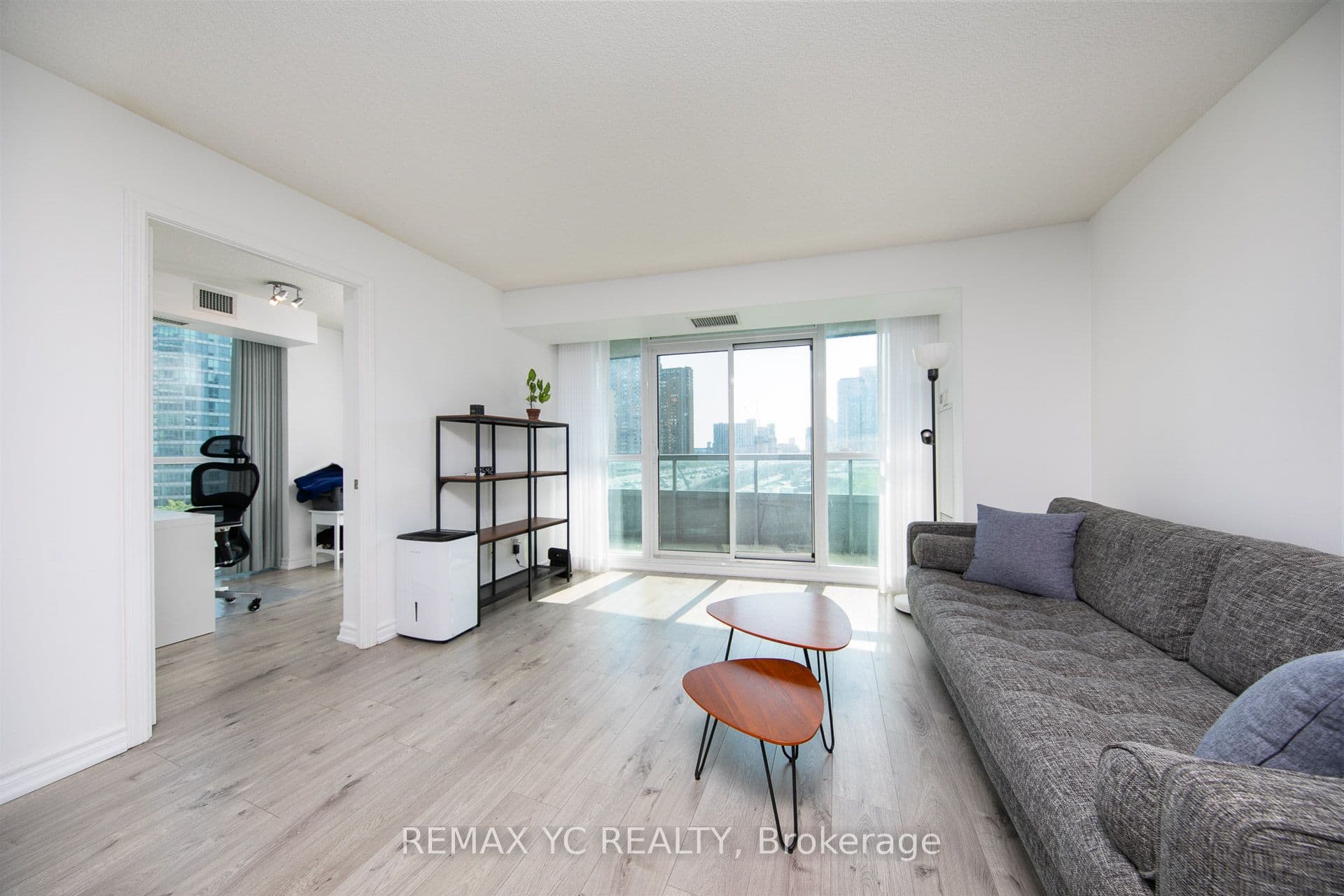 Unit 808 25 Lower Simcoe Street photo 1