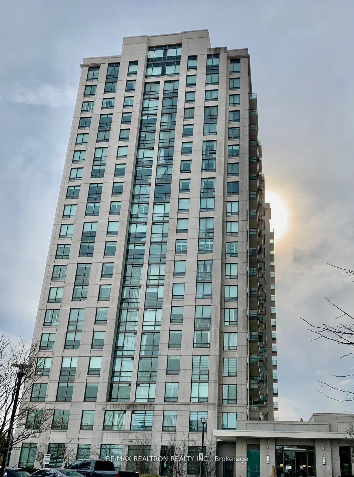 Unit 303 88 Promenade Circle photo 1