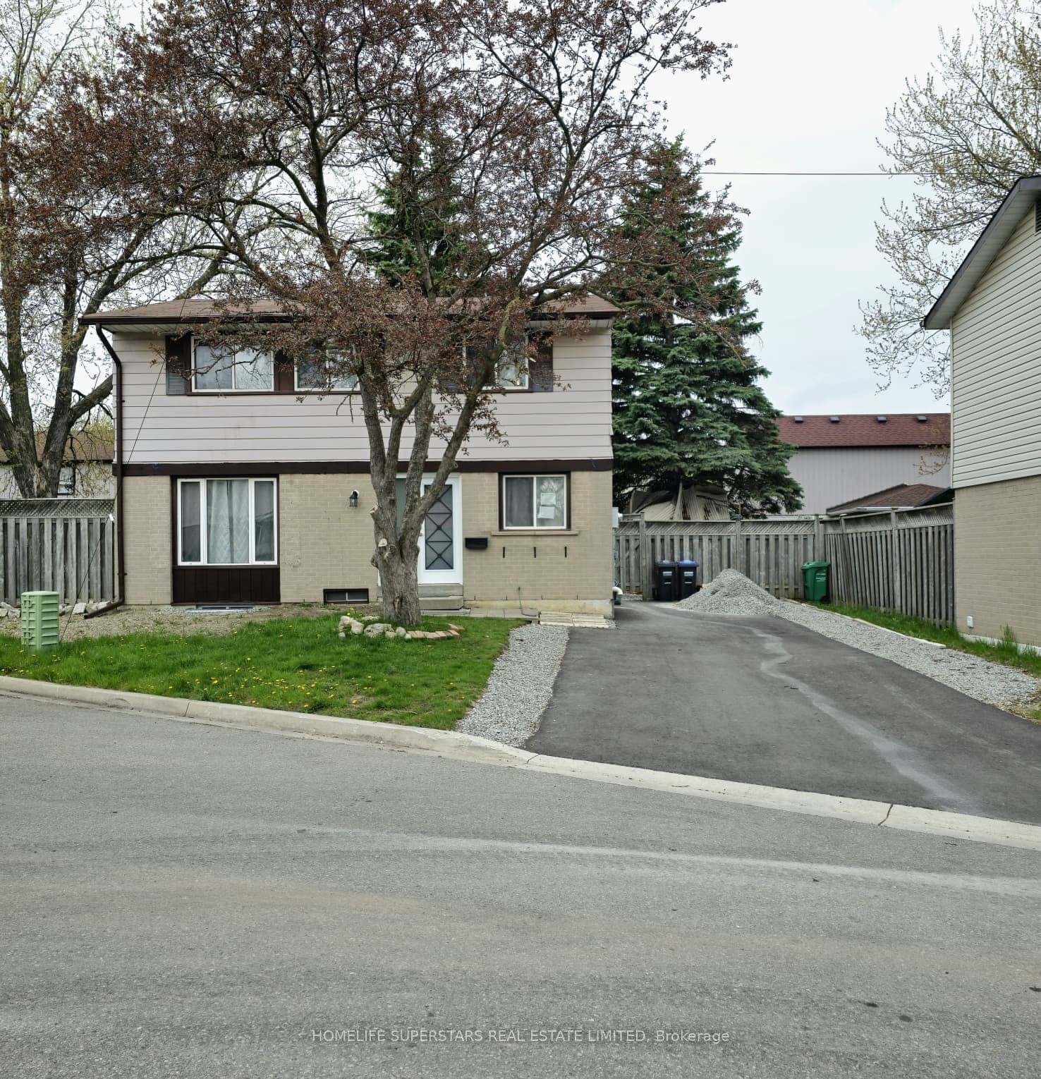 6 Grove Park Square photo 1