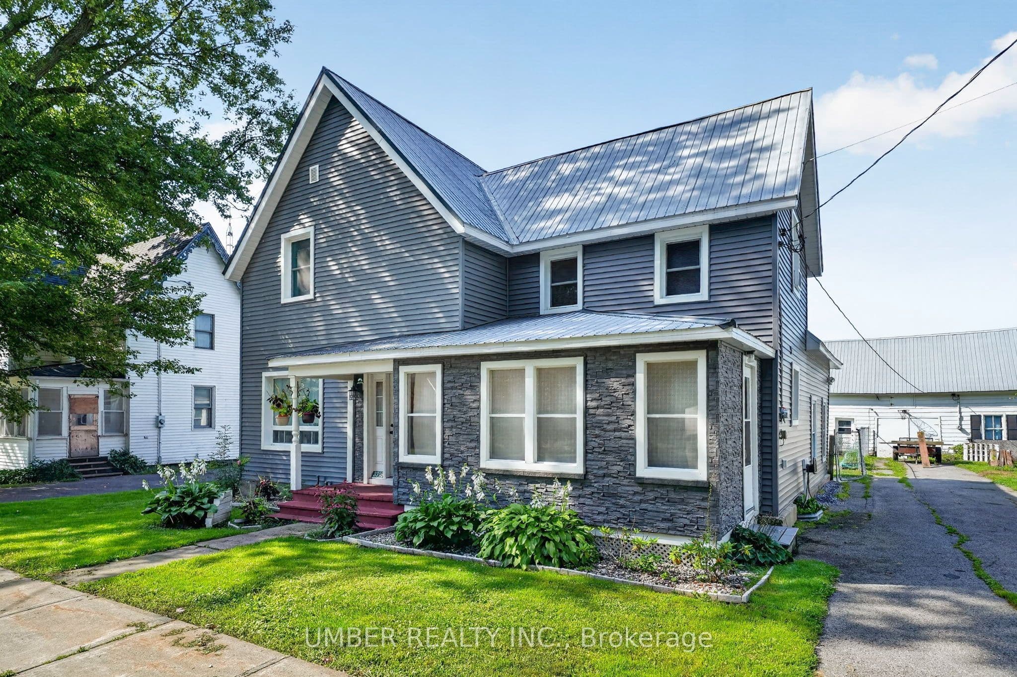 3318 Avonmore Main Street photo 1