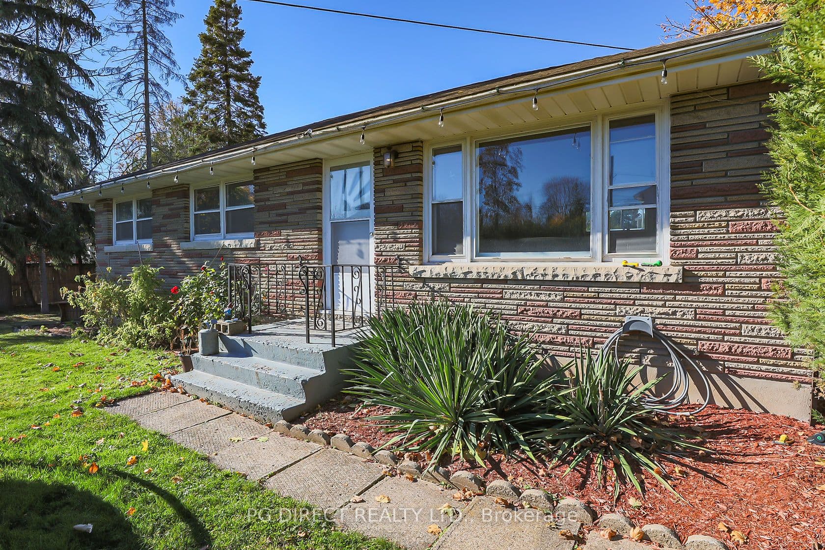 557 Mississagua Street photo 1