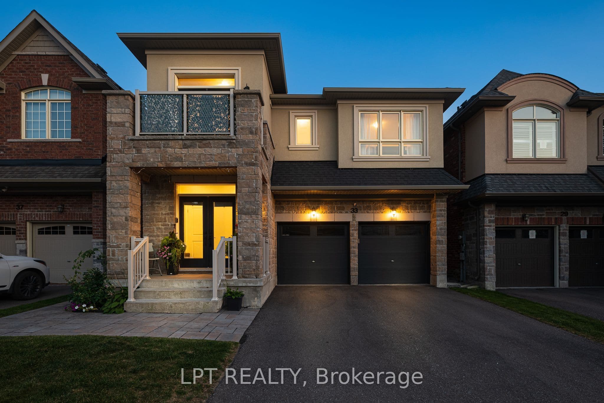 33 Mondial Crescent photo 1