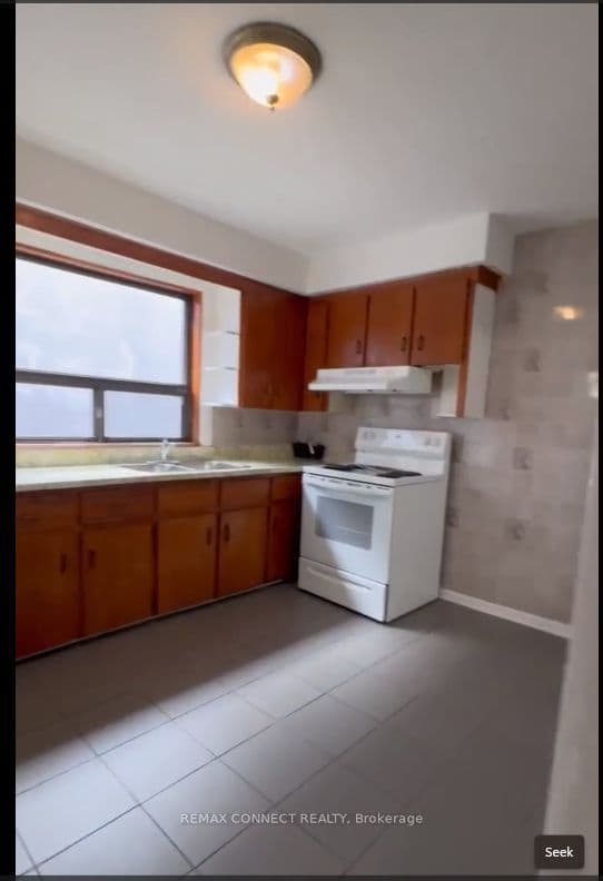 232 Atlas Avenue photo 1