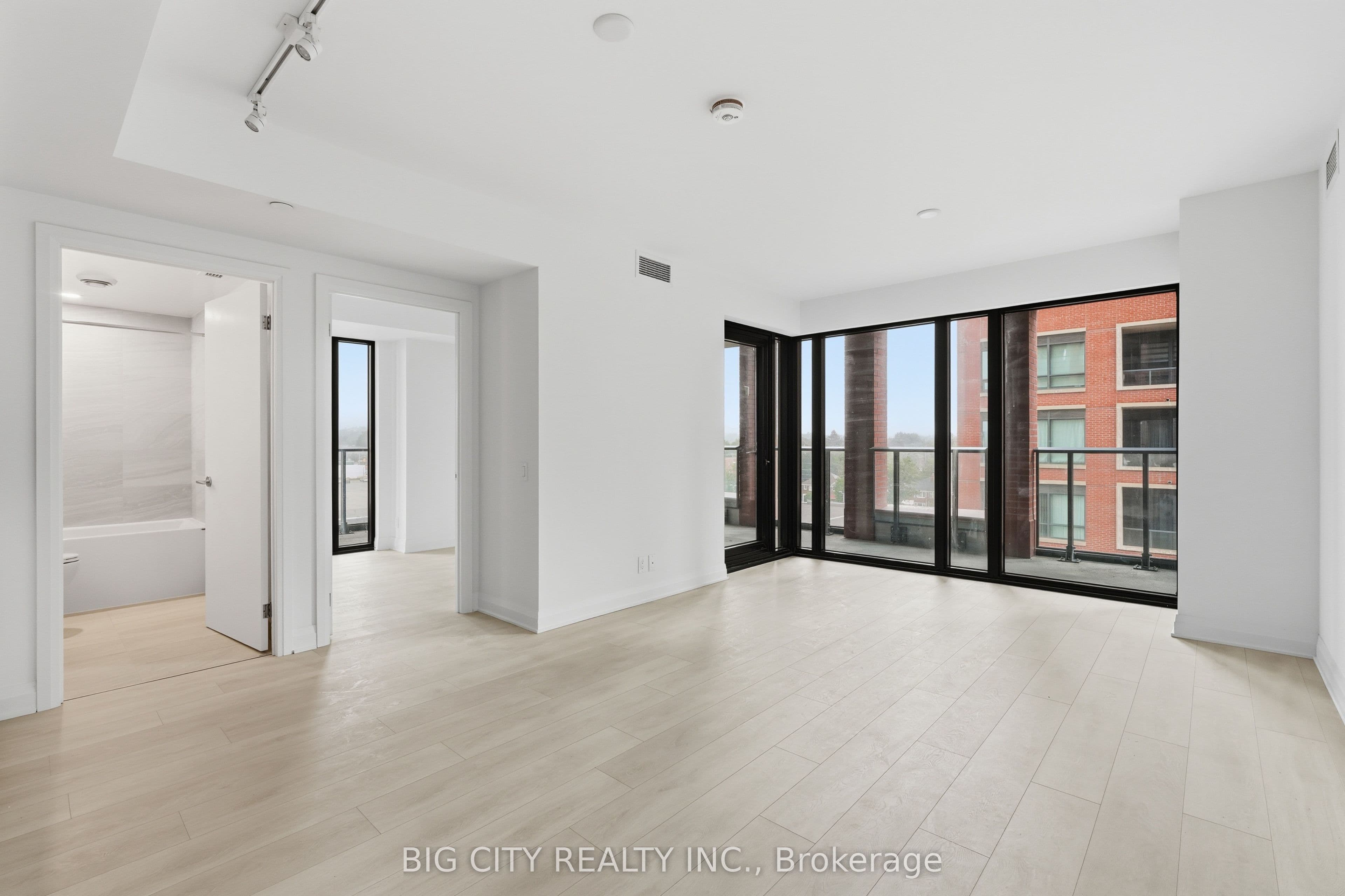 Unit 504 25 Frederick Todd Way photo 1