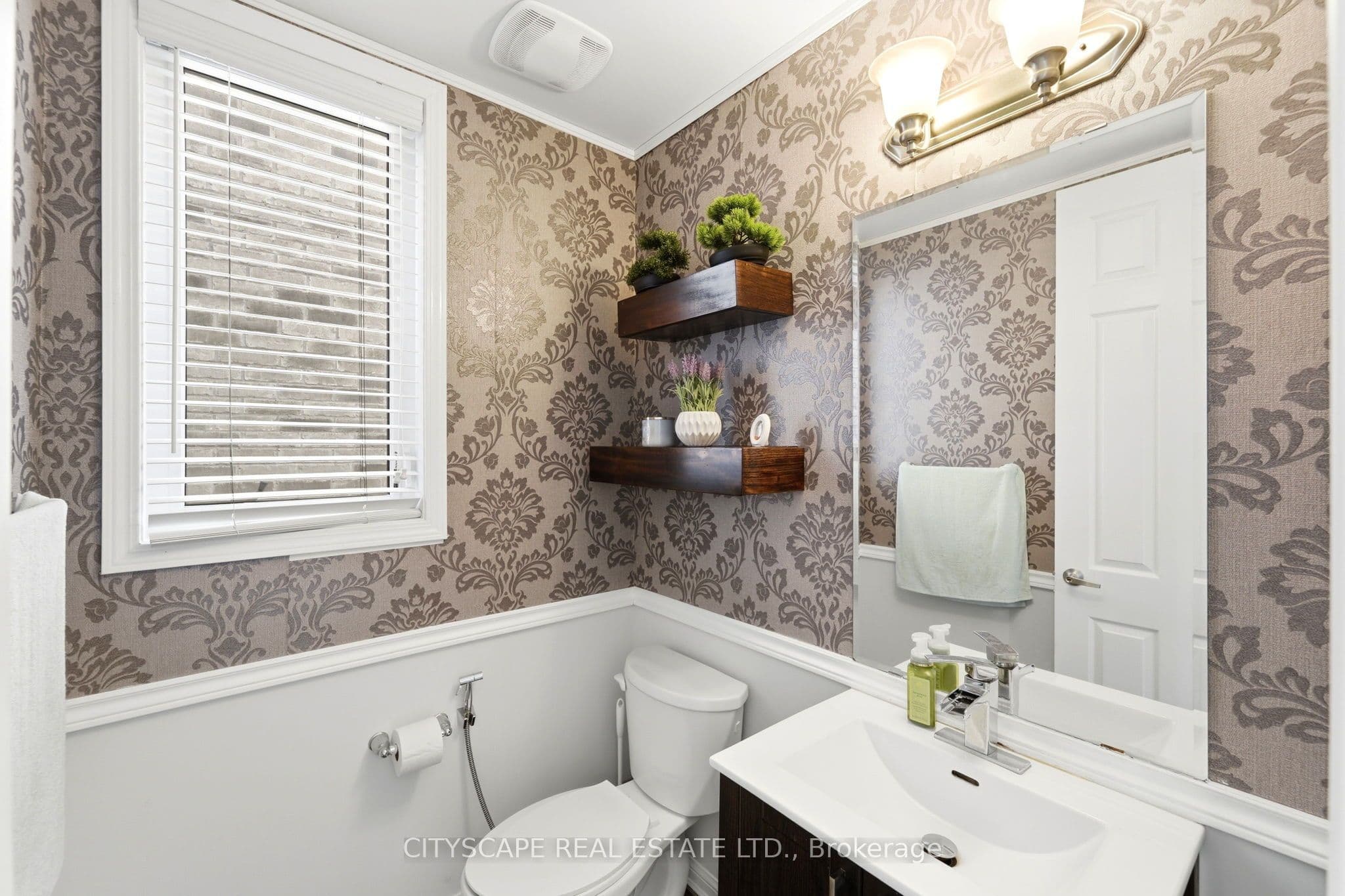 305 Gleave Terrace photo 1